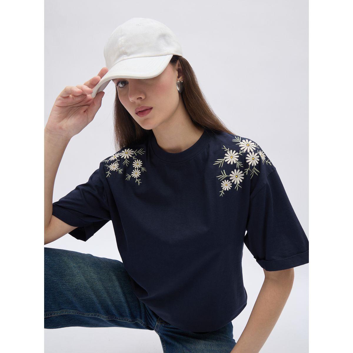 Styli Oversized Placement Embroidery Detail Cotton T-Shirt-women-clothing-tshirts-image-6