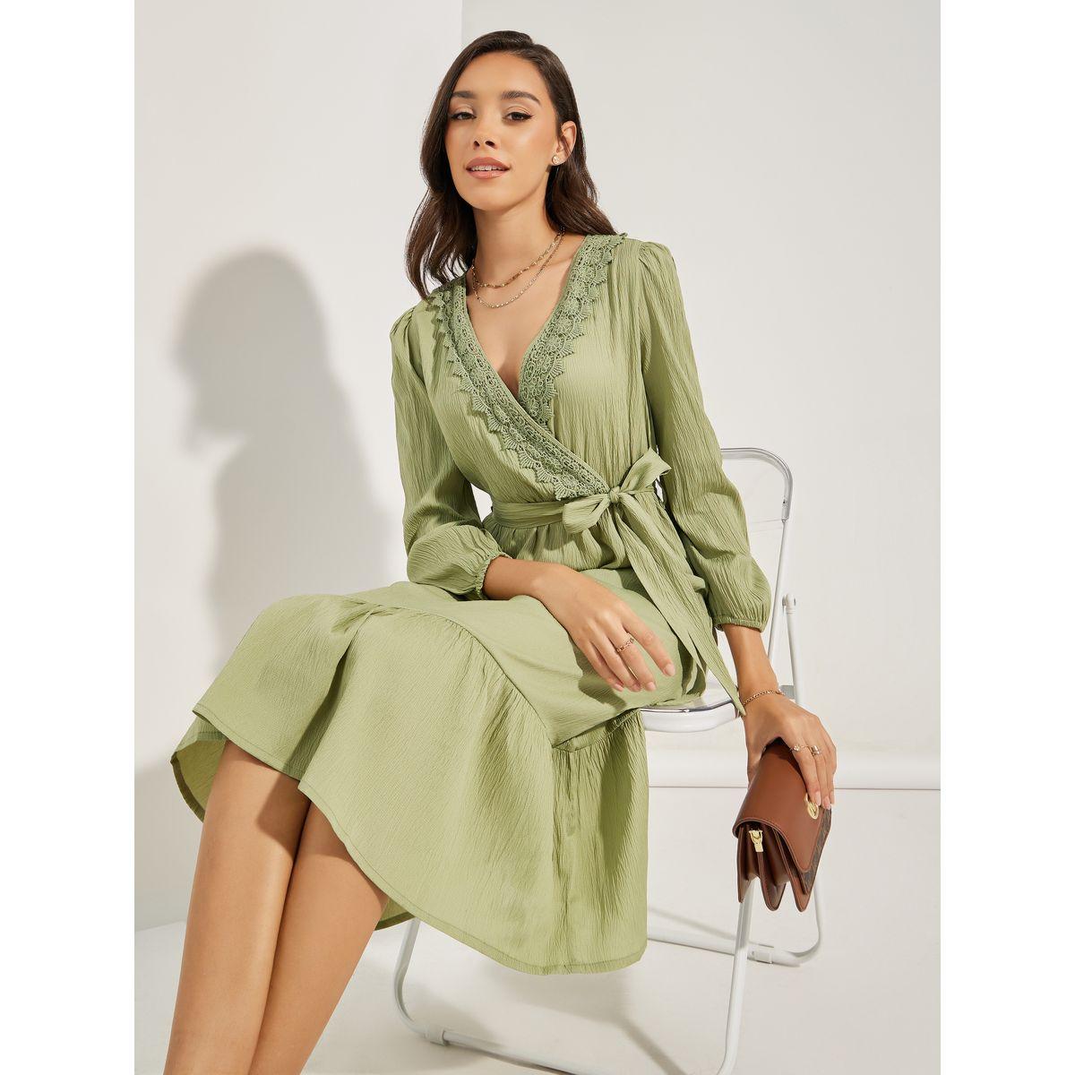 فستان ميدي بنمط لف وتفاصيل دانتيل-women-clothing-dresses-image-1