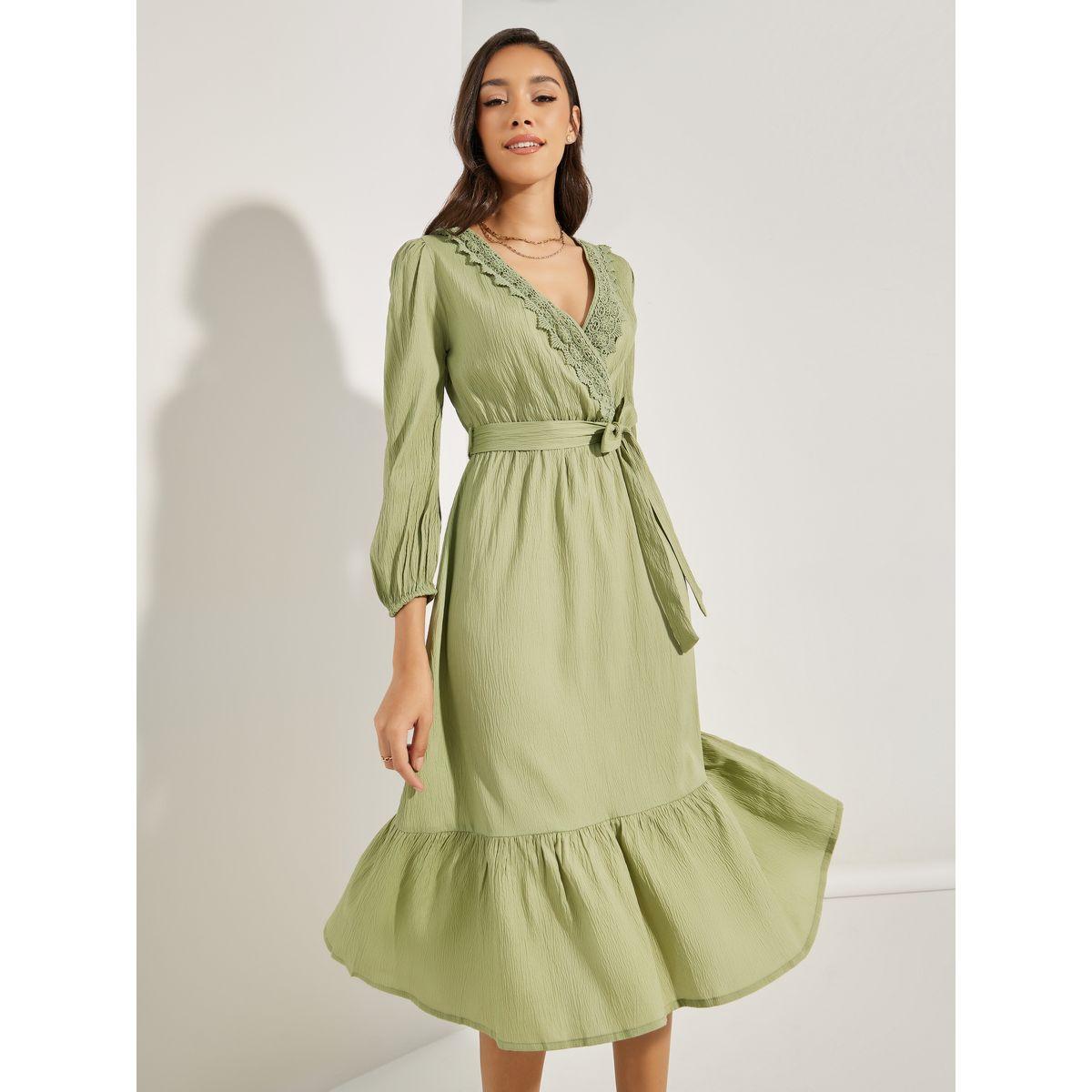 فستان ميدي بنمط لف وتفاصيل دانتيل-women-clothing-dresses-image-3