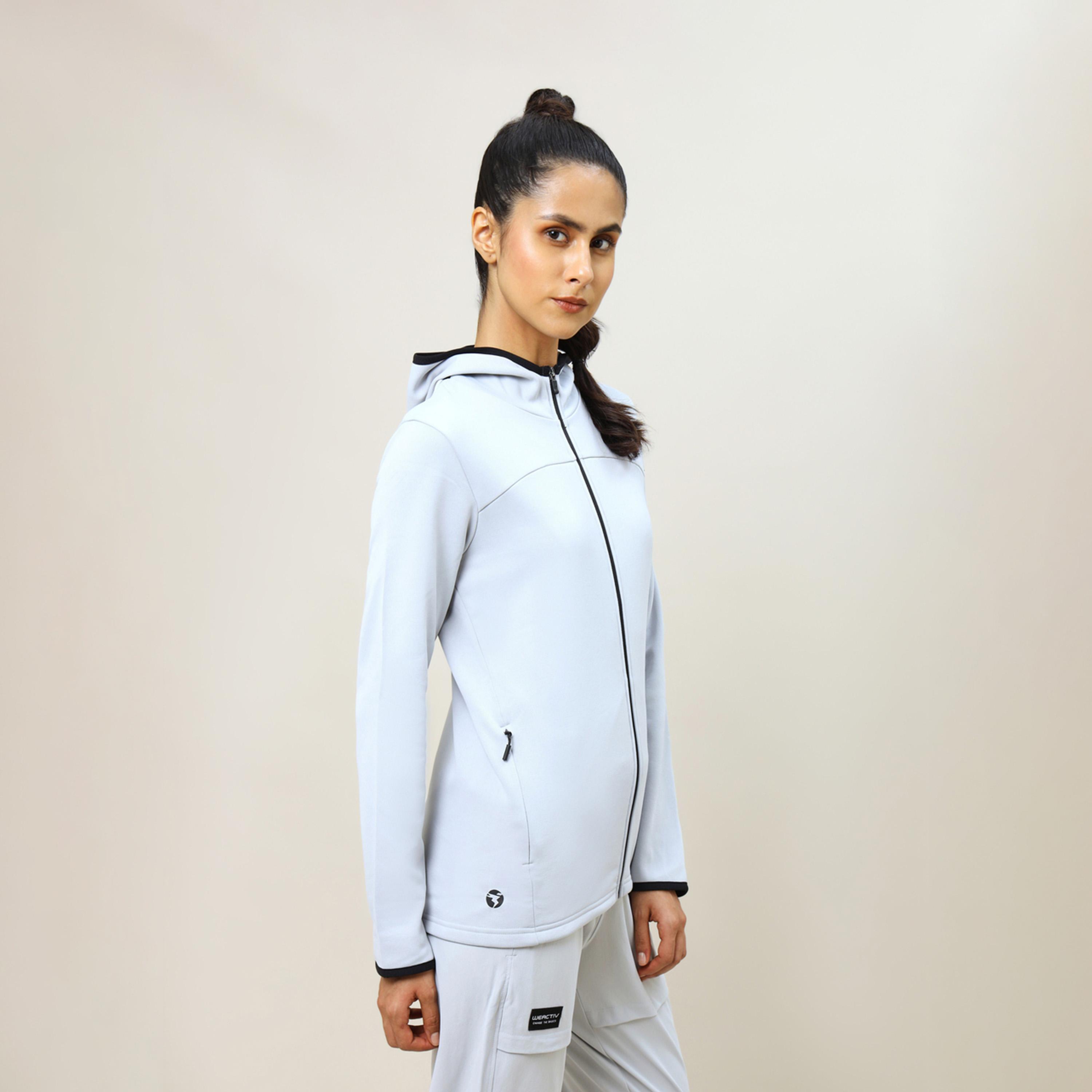 تكنوسبورت × ستايلي - جاكيت بقصّة نحيفة بقبعة وجيب بسحاب-women-clothing-sportswearandactivewear-hoodiesandsweatshirts-image-2