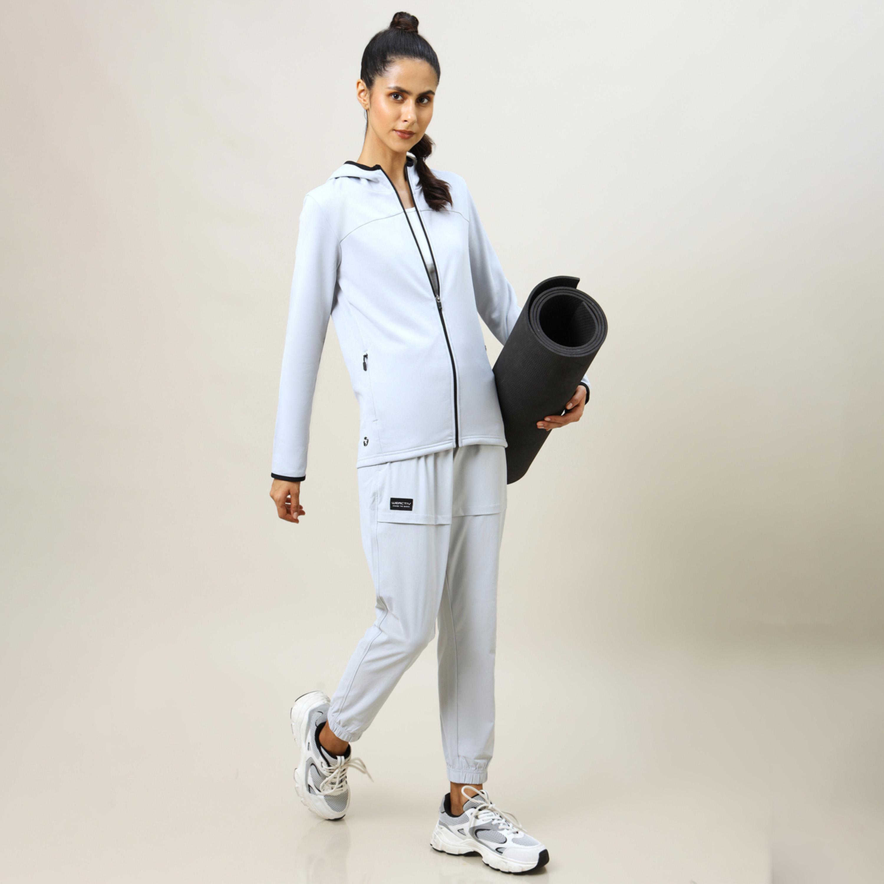 تكنوسبورت × ستايلي - جاكيت بقصّة نحيفة بقبعة وجيب بسحاب-women-clothing-sportswearandactivewear-hoodiesandsweatshirts-image-5
