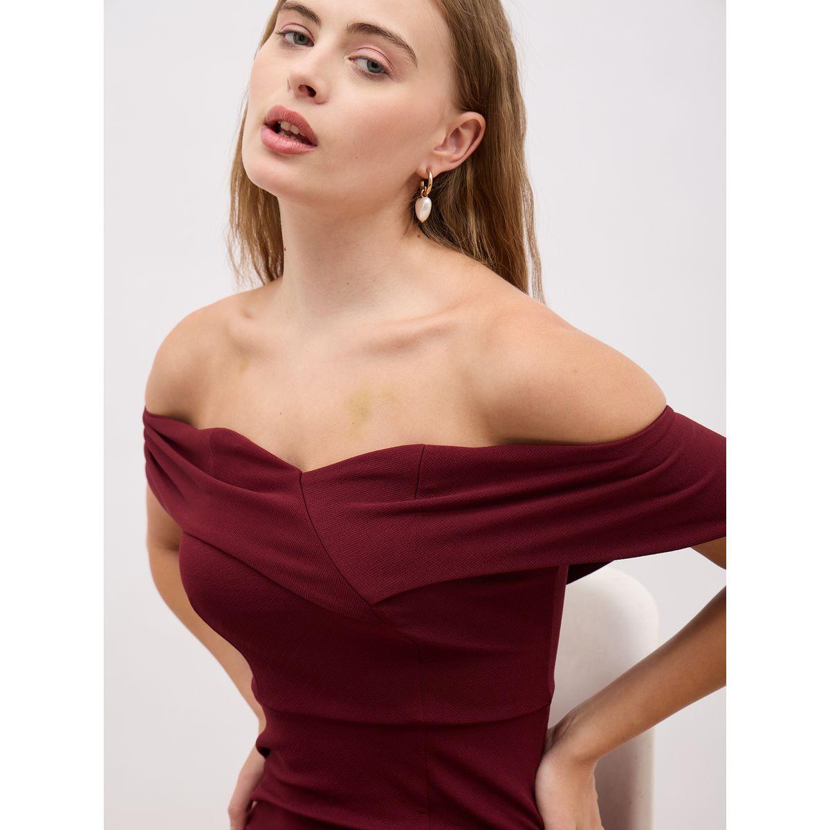 فستان طويل بأكتاف مكشوفة وشق امامي-women-clothing-dresses-image-4