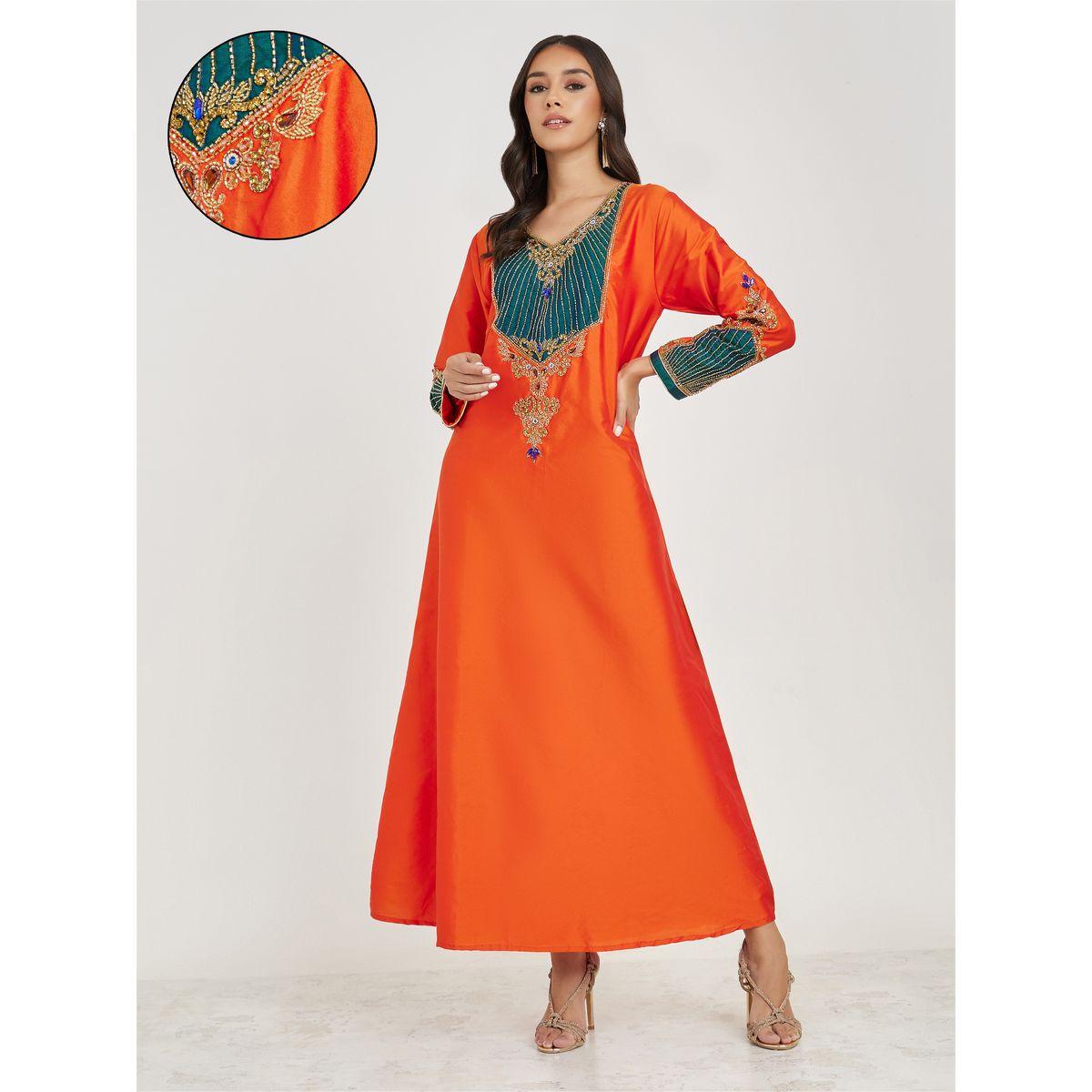 جلابية مزينة بالخرز مع تفاصيل مُطرّزة ماكسيم كرييشن × ستايلي-women-arabicclothing-jalabiyas-image-1