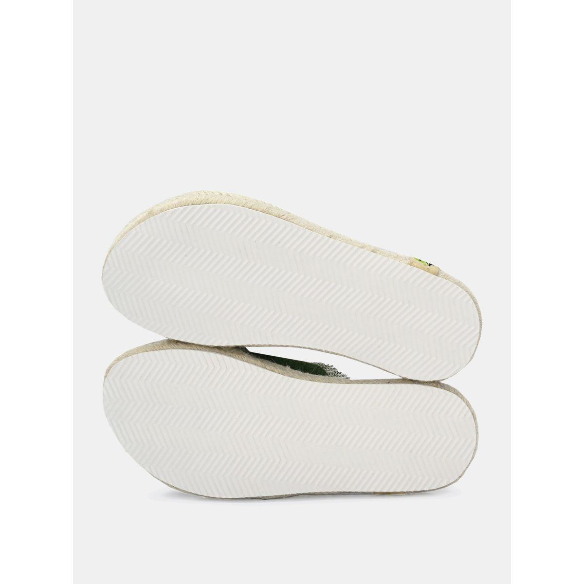صندل فلات بسيور كروس وتفاصيل ممزقة فريش فيت × ستايلي-women-shoes-sandals-flats-image-2