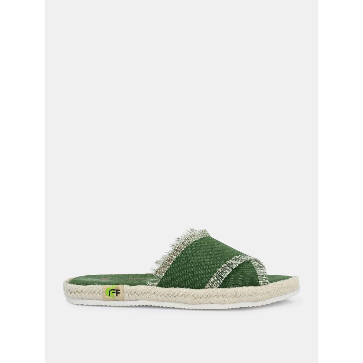 صندل فلات بسيور كروس وتفاصيل ممزقة فريش فيت × ستايلي-women-shoes-sandals-flats-image-7