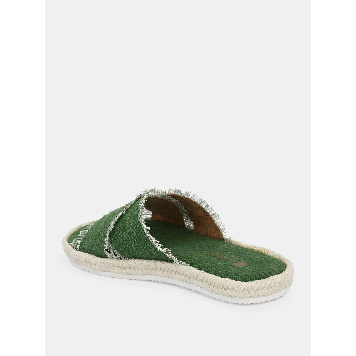 صندل فلات بسيور كروس وتفاصيل ممزقة فريش فيت × ستايلي-women-shoes-sandals-flats-image-8