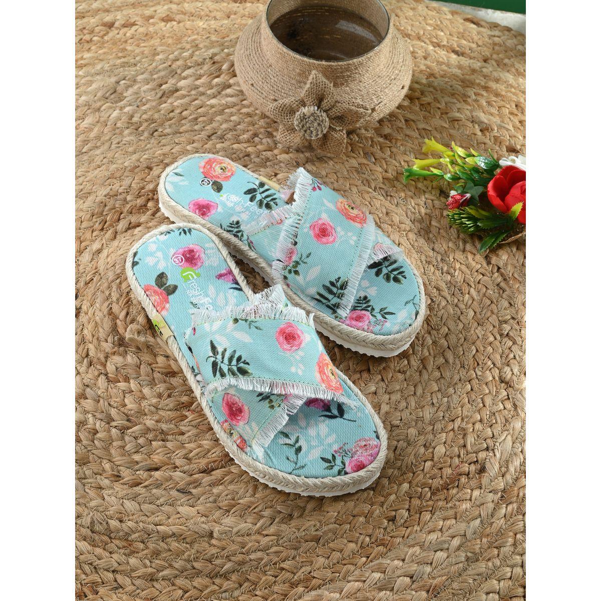صندل فلات بسيور كروس وتفاصيل ممزقة فريش فيت × ستايلي-women-shoes-sandals-flats-image-1