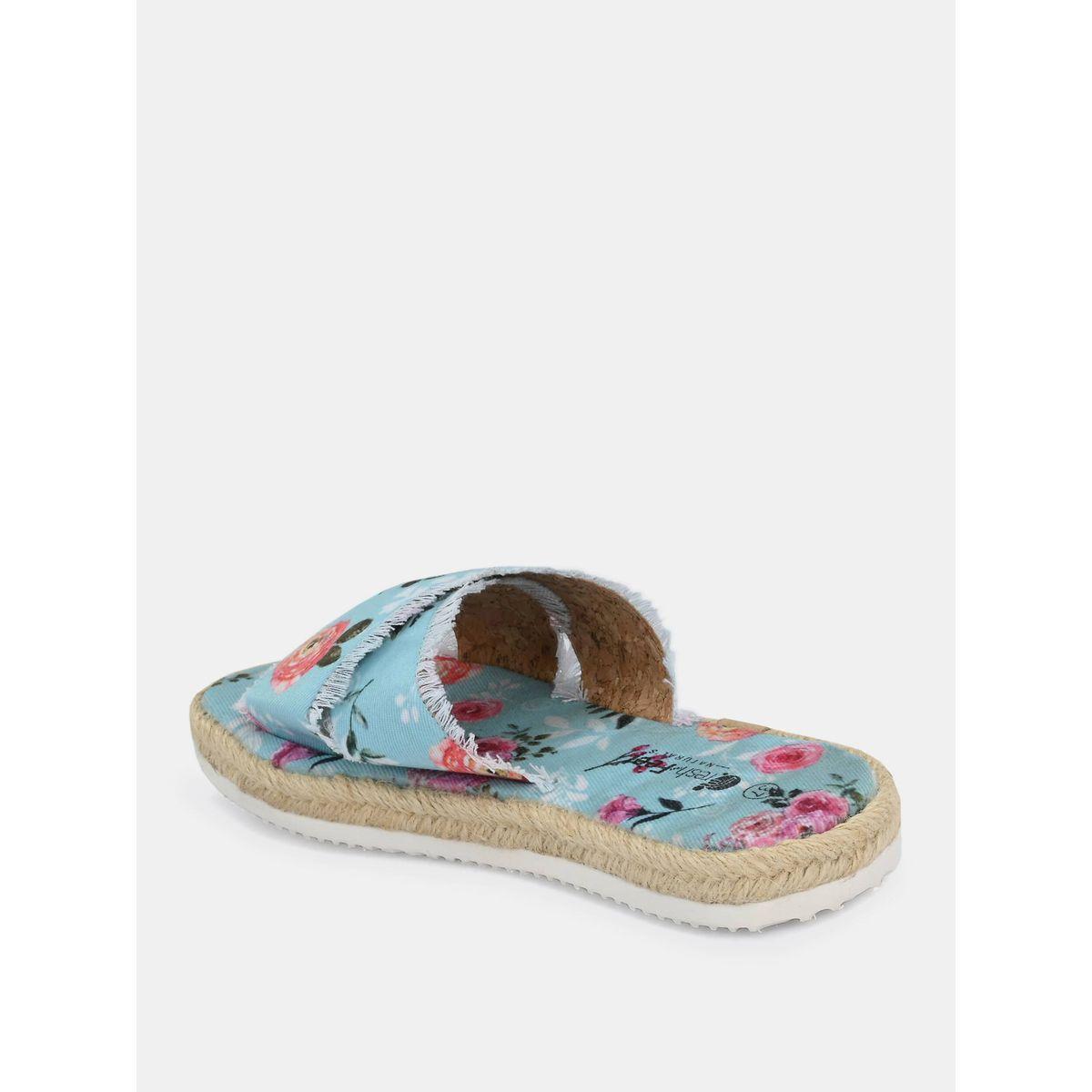 صندل فلات بسيور كروس وتفاصيل ممزقة فريش فيت × ستايلي-women-shoes-sandals-flats-image-7