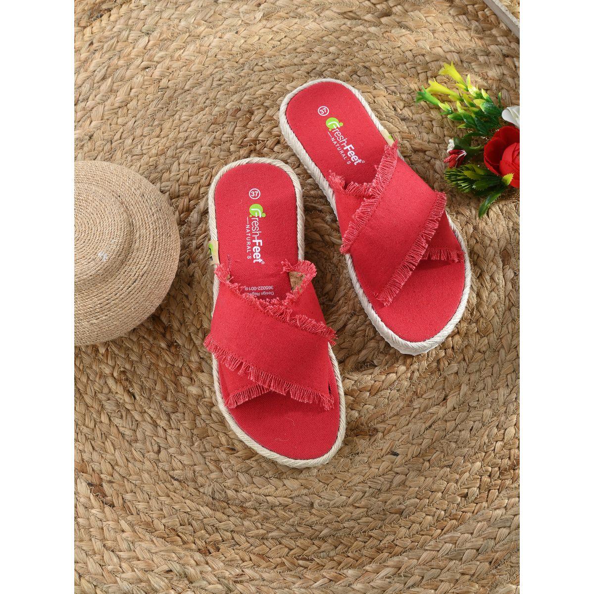 صندل فلات بسيور كروس وتفاصيل ممزقة فريش فيت × ستايلي-women-shoes-sandals-flats-image-1