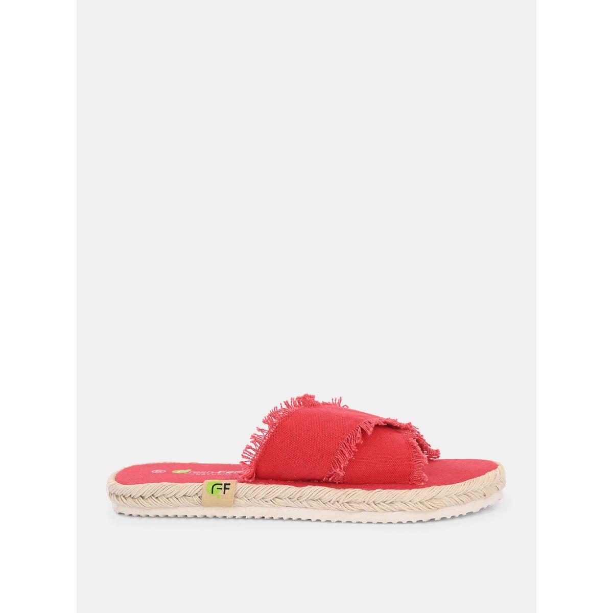 صندل فلات بسيور كروس وتفاصيل ممزقة فريش فيت × ستايلي-women-shoes-sandals-flats-image-4