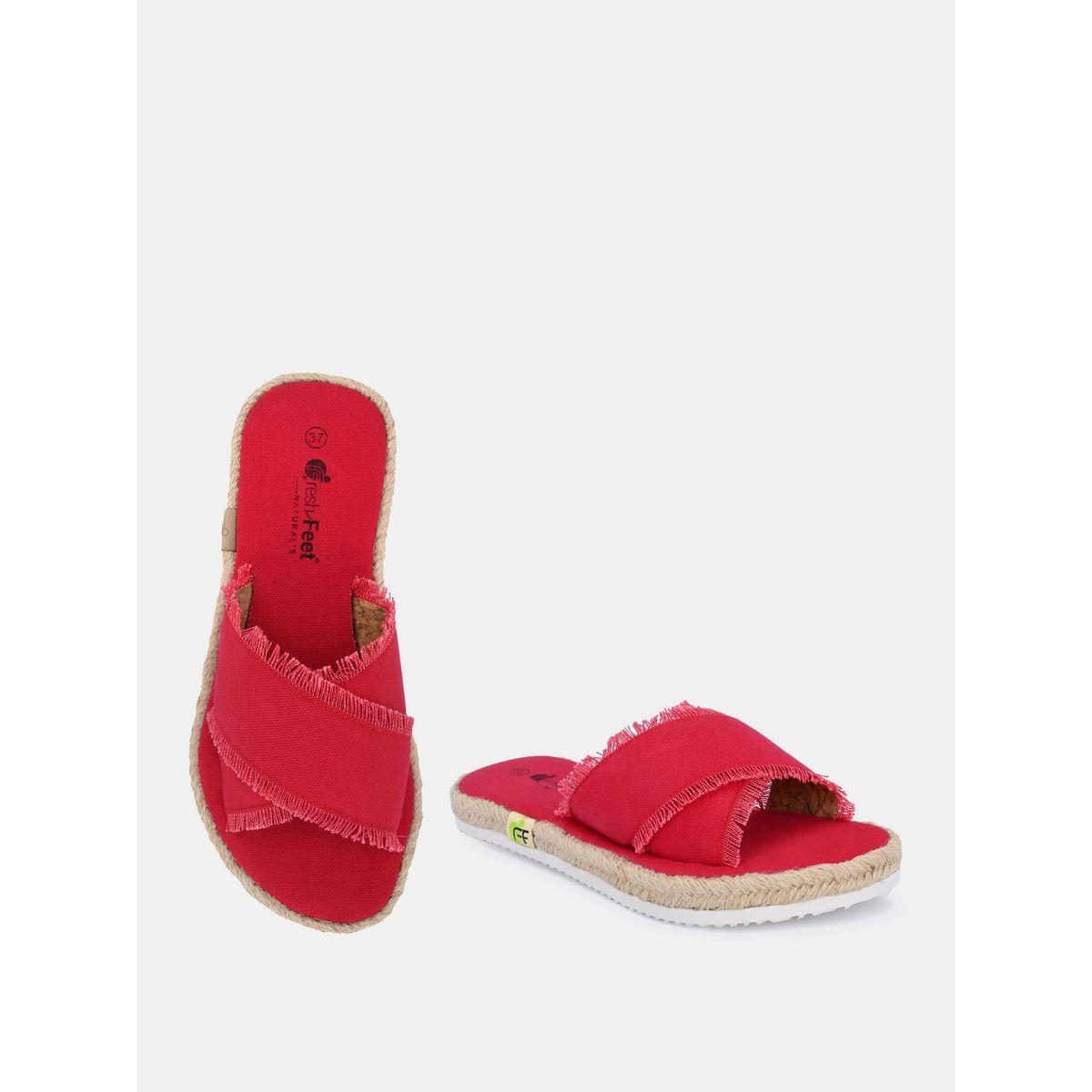 صندل فلات بسيور كروس وتفاصيل ممزقة فريش فيت × ستايلي-women-shoes-sandals-flats-image-8