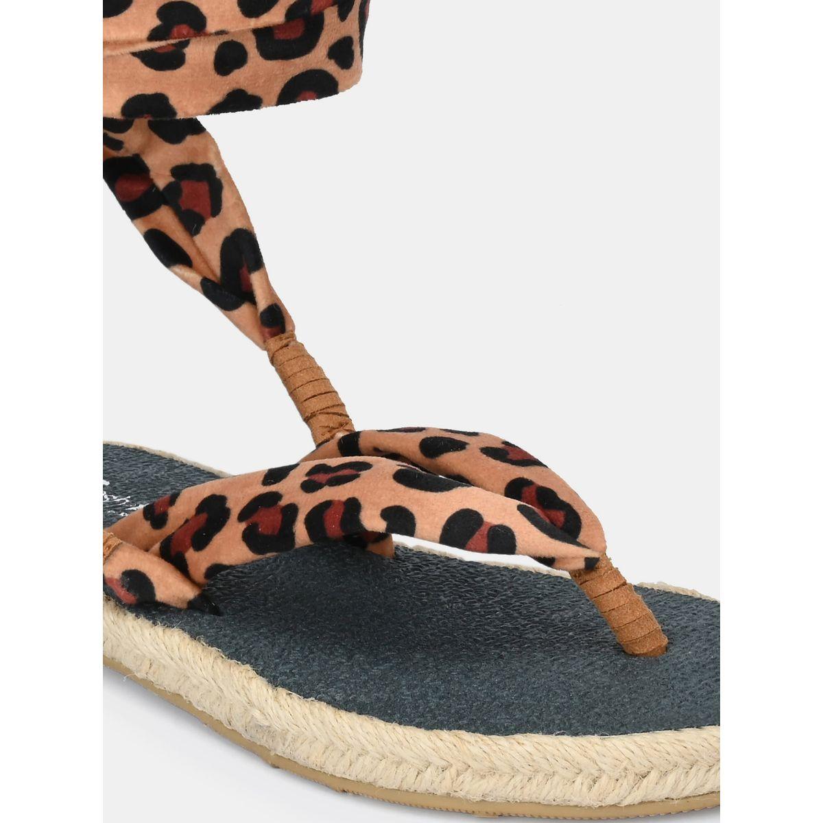صندل فلات بطبعة حيوان واربطة كاحل فريش فيت × ستايلي-women-shoes-sandals-flats-image-3