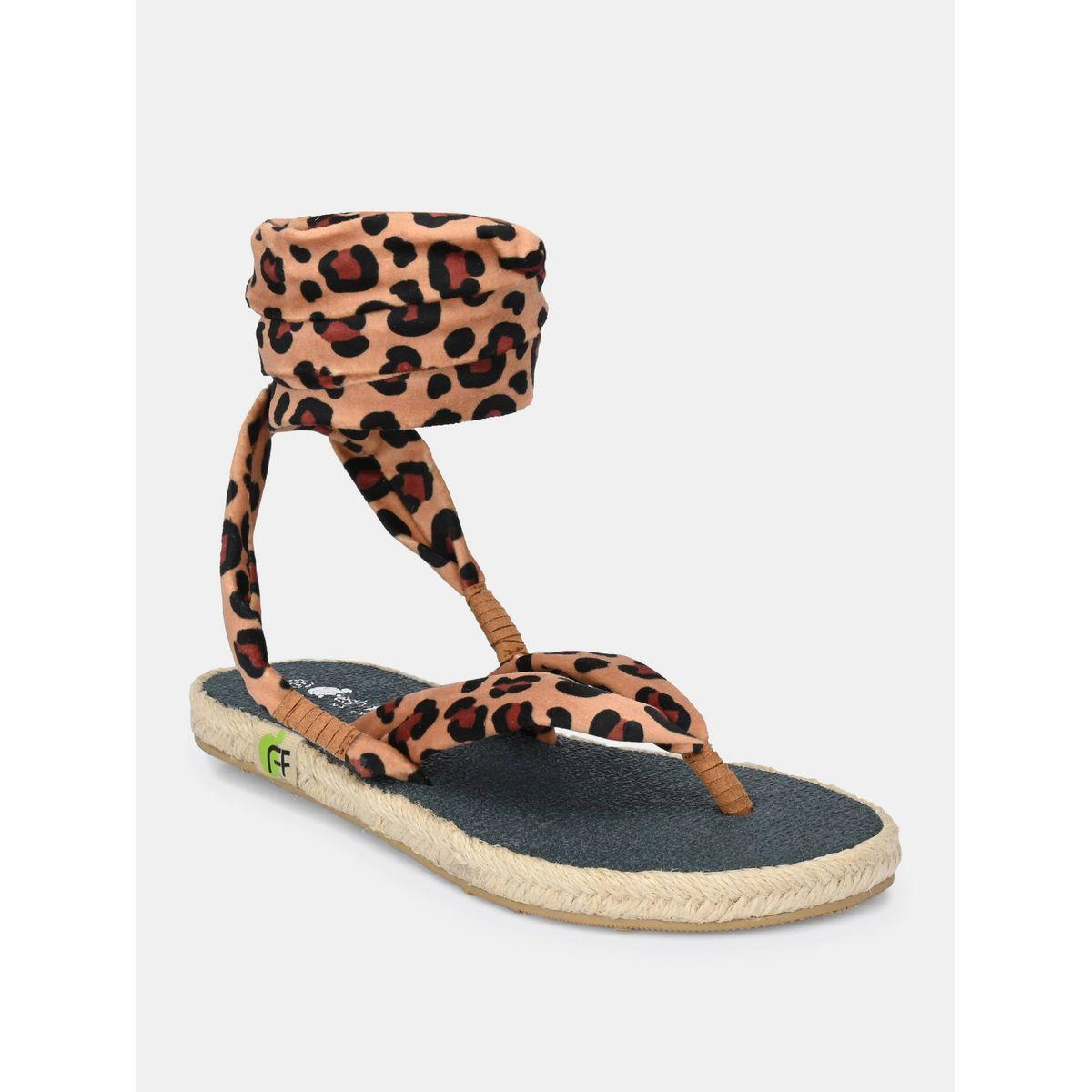 صندل فلات بطبعة حيوان واربطة كاحل فريش فيت × ستايلي-women-shoes-sandals-flats-image-5