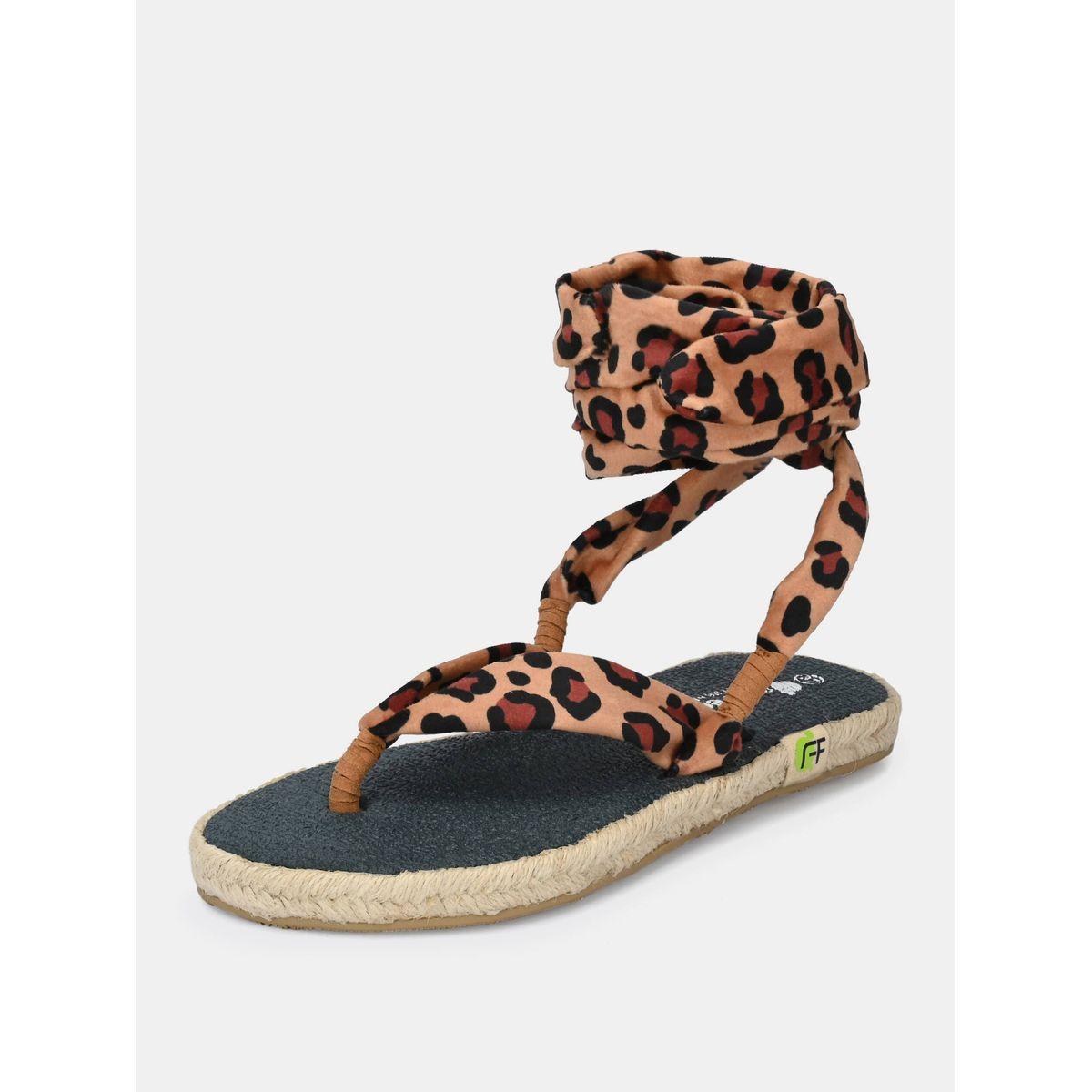 صندل فلات بطبعة حيوان واربطة كاحل فريش فيت × ستايلي-women-shoes-sandals-flats-image-8