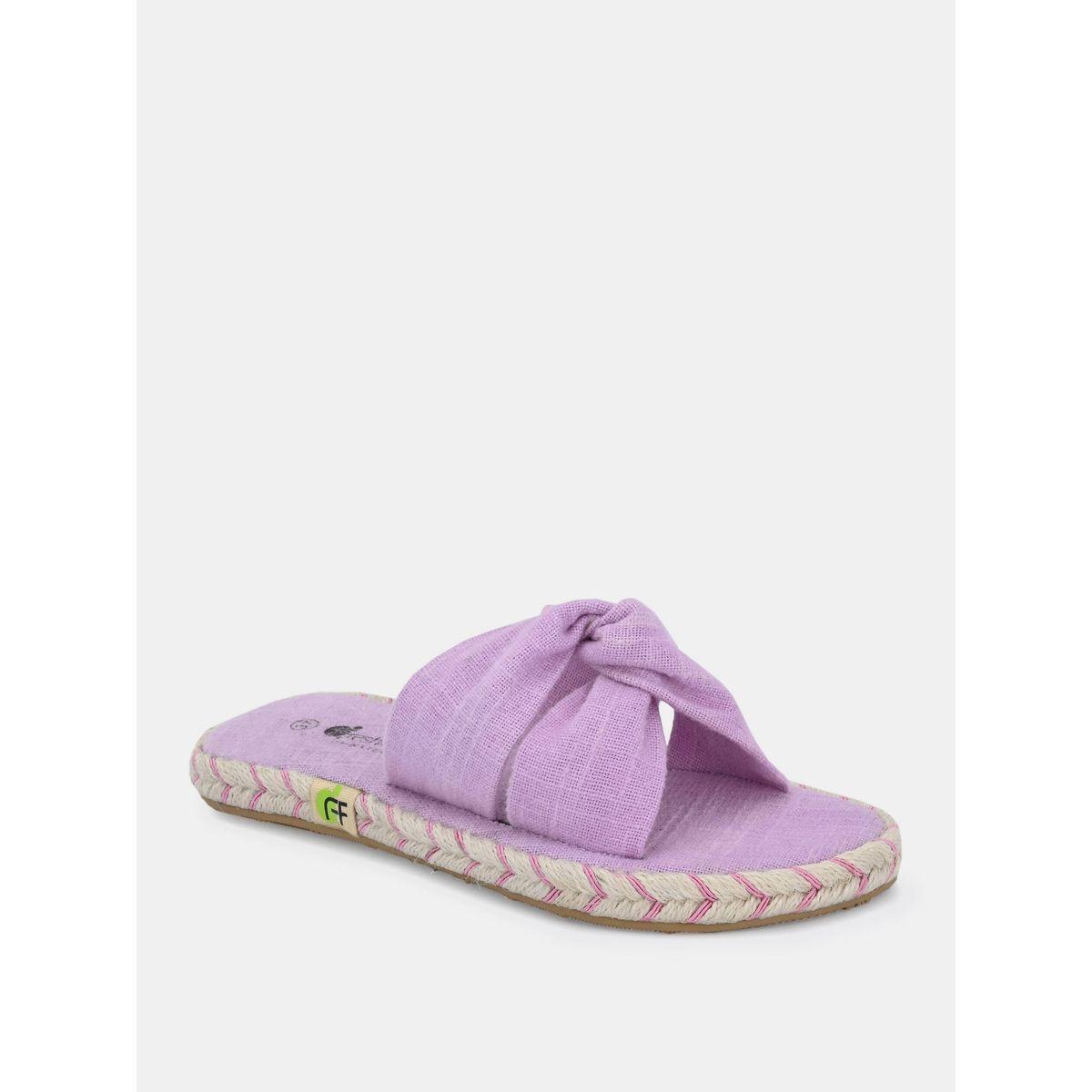 صندل فلات بمقدمة مفتوحة وتفاصيل فيونكة فريش فيت × ستايلي-women-shoes-sandals-flats-image-5
