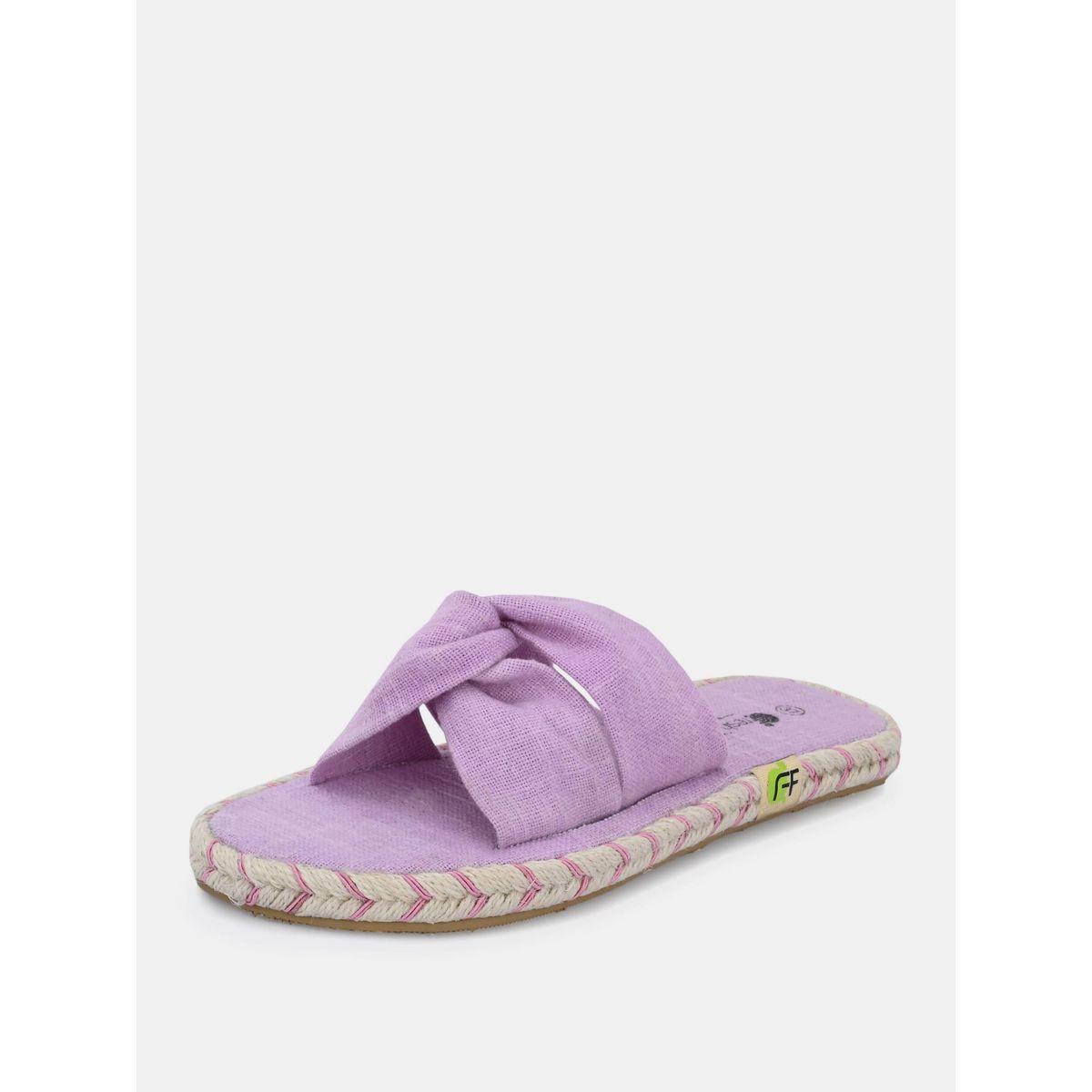 صندل فلات بمقدمة مفتوحة وتفاصيل فيونكة فريش فيت × ستايلي-women-shoes-sandals-flats-image-8