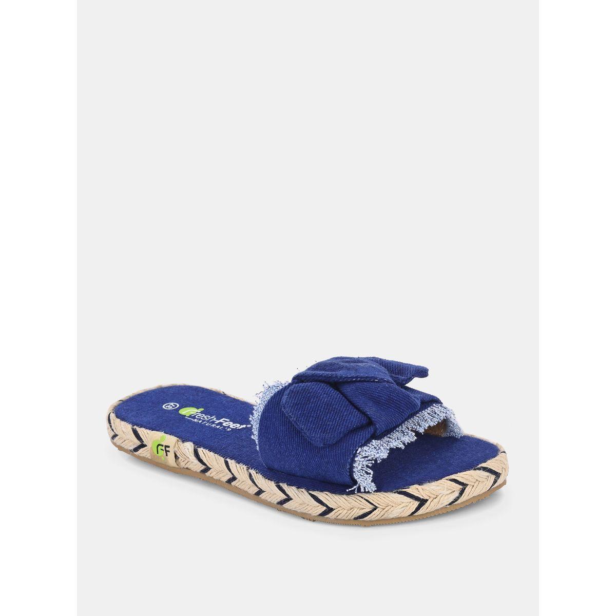 صندل فلات بمقدمة مفتوحة وتفاصيل فيونكة فريش فيت × ستايلي-women-shoes-sandals-flats-image-3
