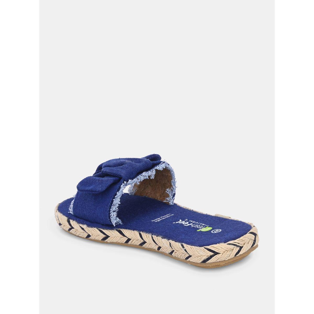صندل فلات بمقدمة مفتوحة وتفاصيل فيونكة فريش فيت × ستايلي-women-shoes-sandals-flats-image-5