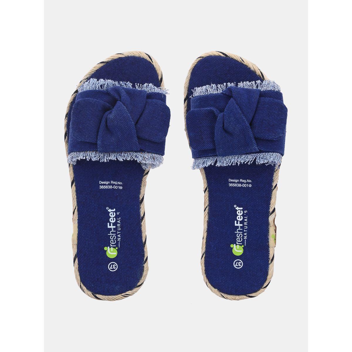 صندل فلات بمقدمة مفتوحة وتفاصيل فيونكة فريش فيت × ستايلي-women-shoes-sandals-flats-image-6