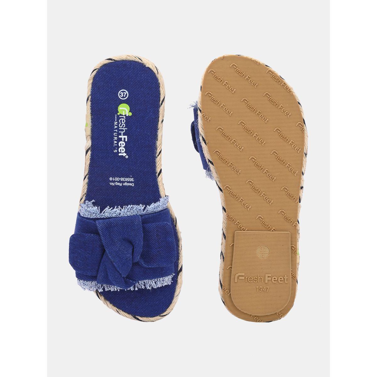 صندل فلات بمقدمة مفتوحة وتفاصيل فيونكة فريش فيت × ستايلي-women-shoes-sandals-flats-image-7