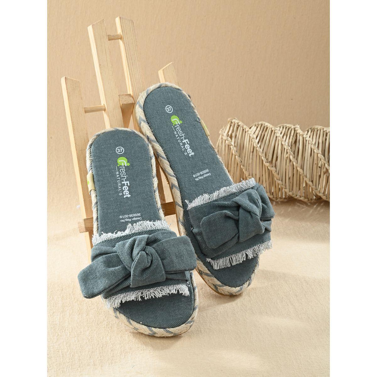صندل فلات بمقدمة مفتوحة وتفاصيل فيونكة فريش فيت × ستايلي-women-shoes-sandals-flats-image-1