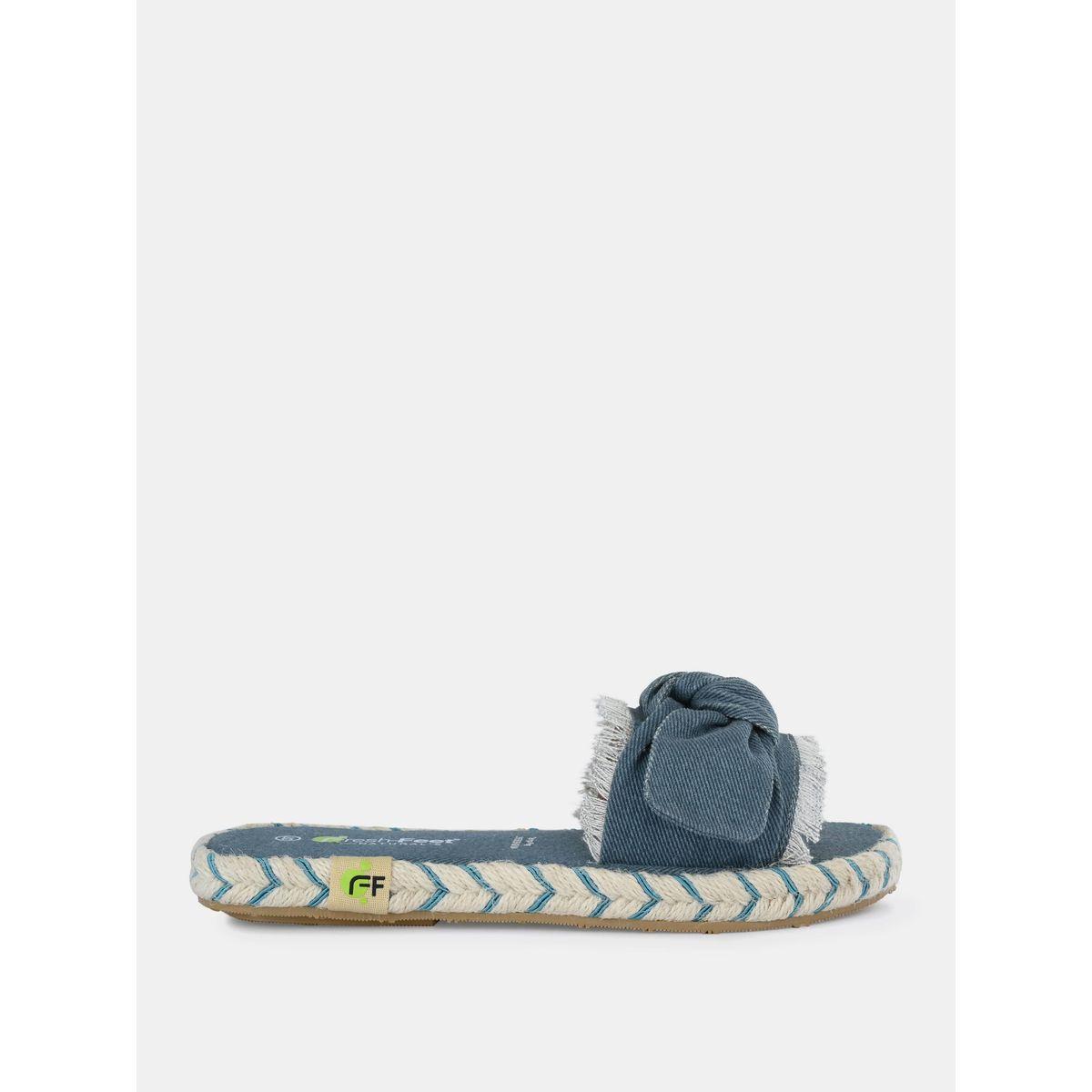 صندل فلات بمقدمة مفتوحة وتفاصيل فيونكة فريش فيت × ستايلي-women-shoes-sandals-flats-image-4