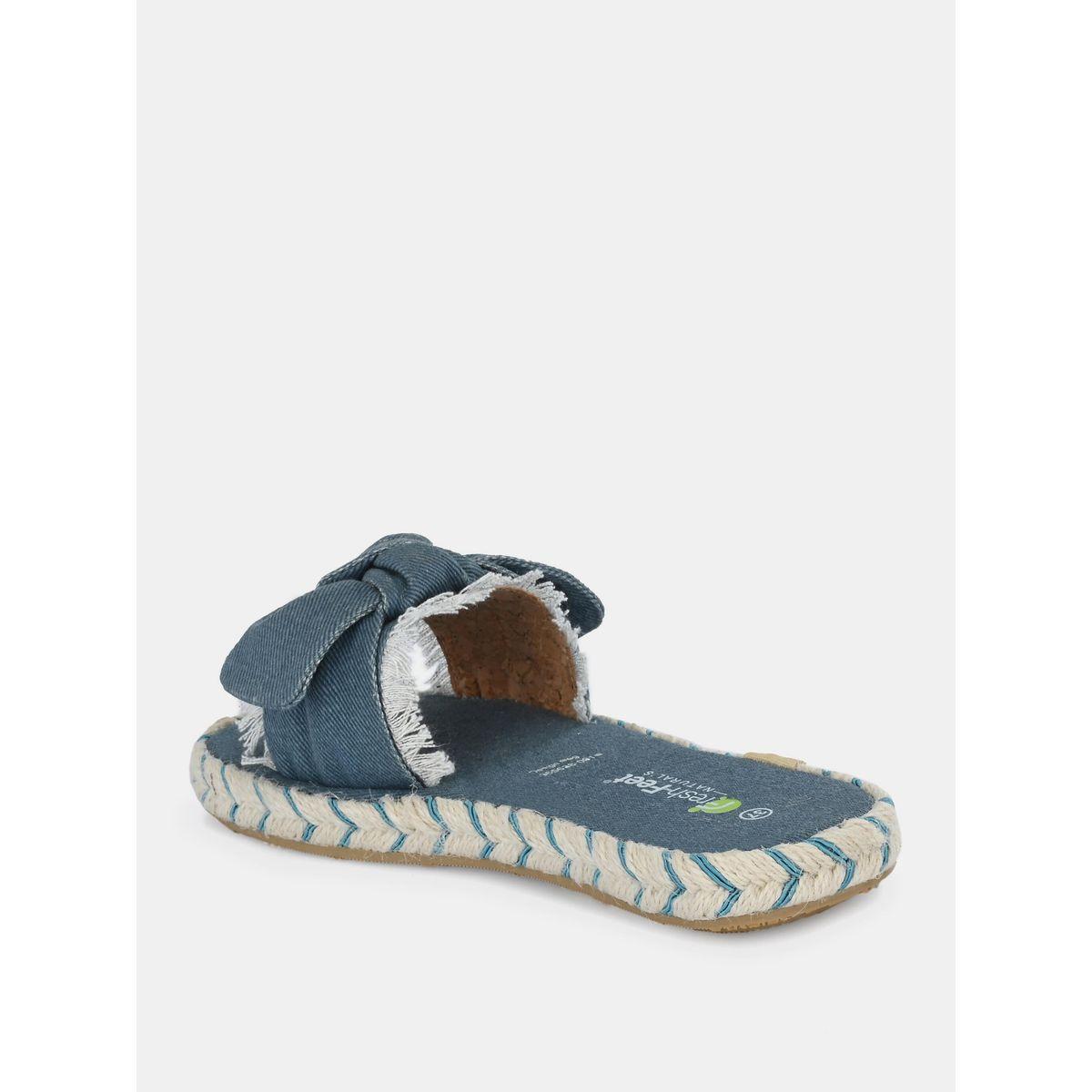 صندل فلات بمقدمة مفتوحة وتفاصيل فيونكة فريش فيت × ستايلي-women-shoes-sandals-flats-image-6