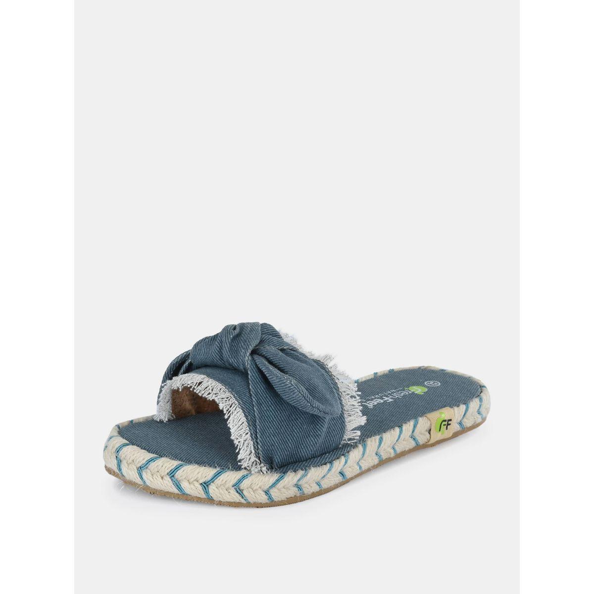 صندل فلات بمقدمة مفتوحة وتفاصيل فيونكة فريش فيت × ستايلي-women-shoes-sandals-flats-image-7
