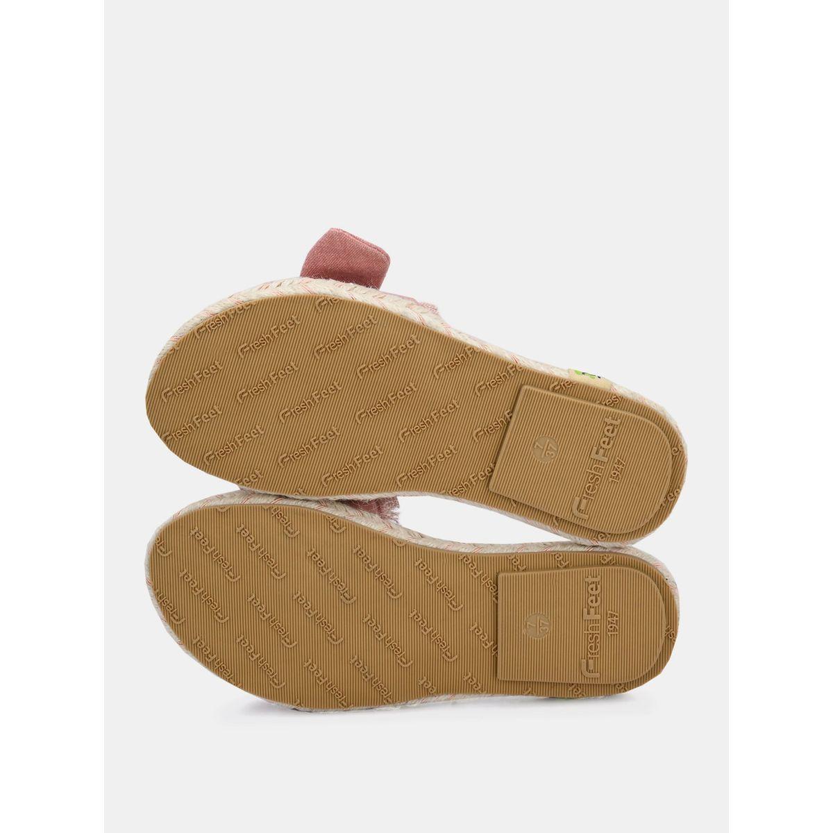 صندل فلات بمقدمة مفتوحة وتفاصيل فيونكة فريش فيت × ستايلي-women-shoes-sandals-flats-image-10