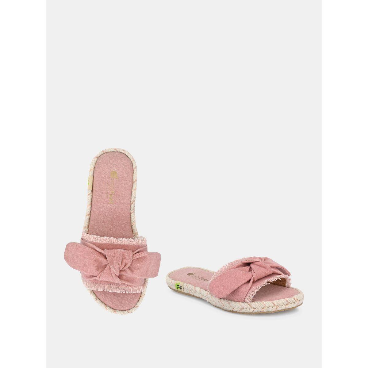 صندل فلات بمقدمة مفتوحة وتفاصيل فيونكة فريش فيت × ستايلي-women-shoes-sandals-flats-image-4