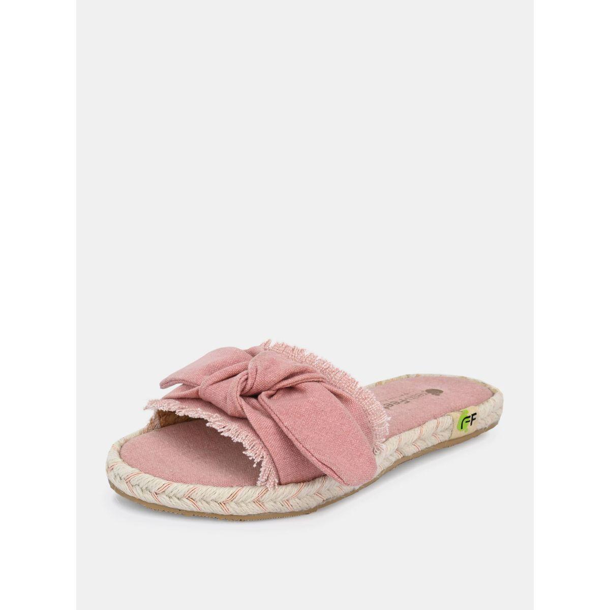 صندل فلات بمقدمة مفتوحة وتفاصيل فيونكة فريش فيت × ستايلي-women-shoes-sandals-flats-image-8
