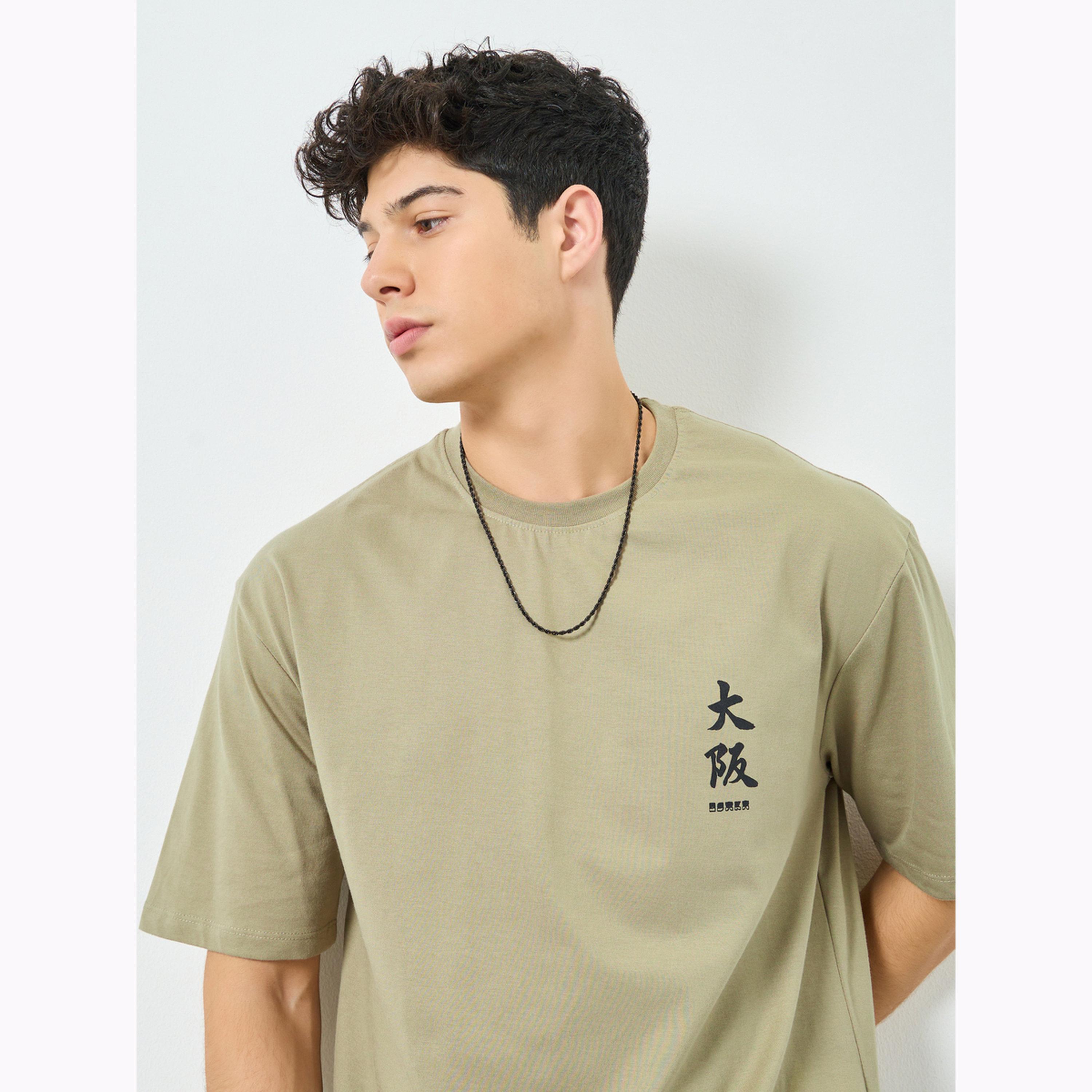 تيشيرت واسع بطبعة كتابة جرافيك-men-clothing-tshirtsandpolos-tshirts-image-4