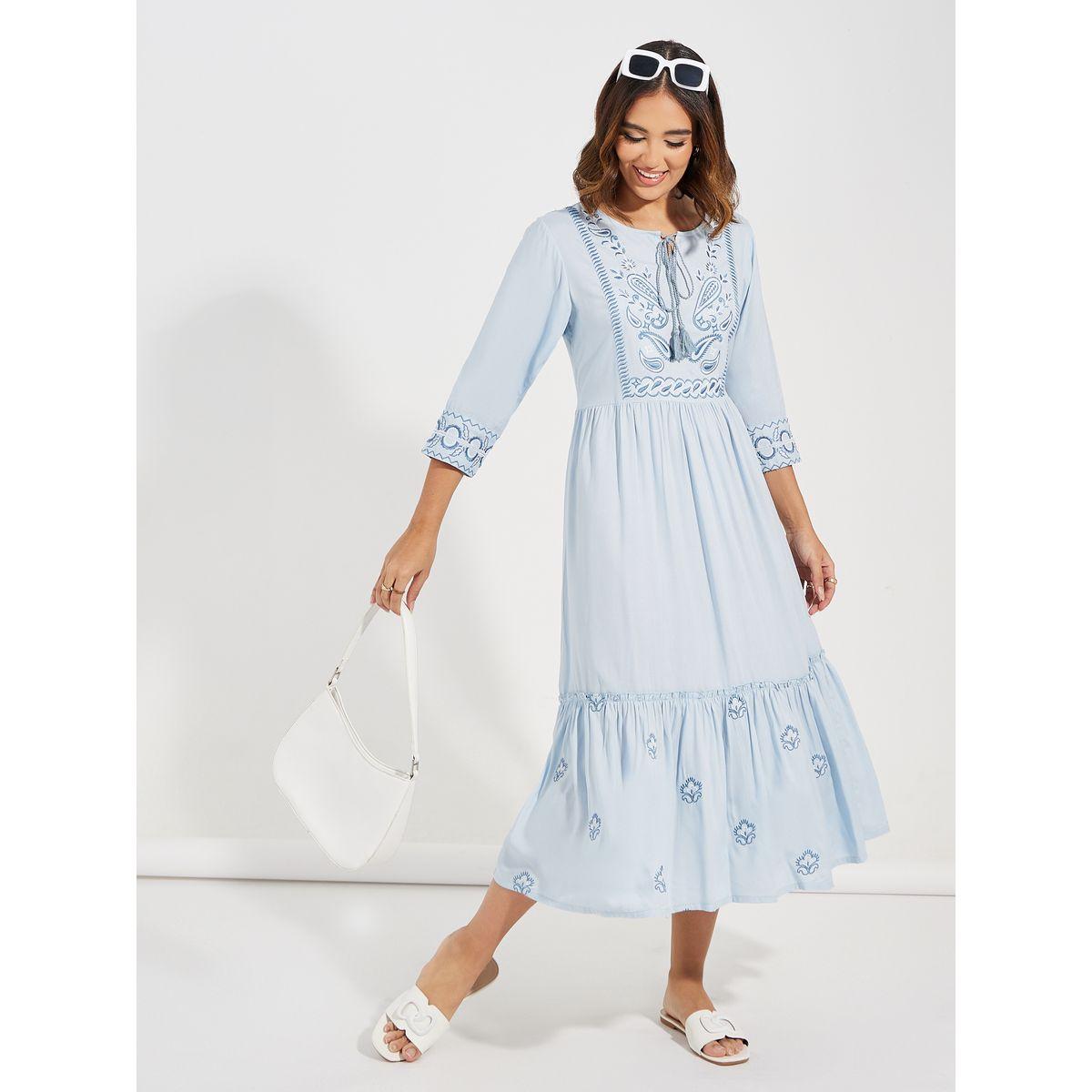 فستان ميدي مُطرّز مع ياقة بأربطة-women-clothing-dresses-image-1