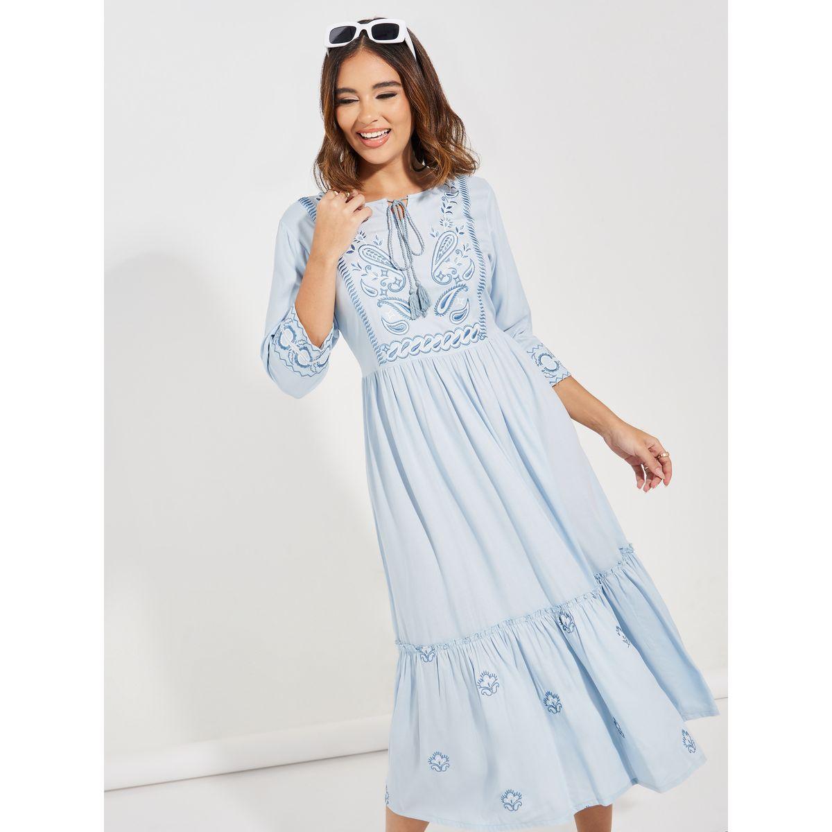 فستان ميدي مُطرّز مع ياقة بأربطة-women-clothing-dresses-image-2