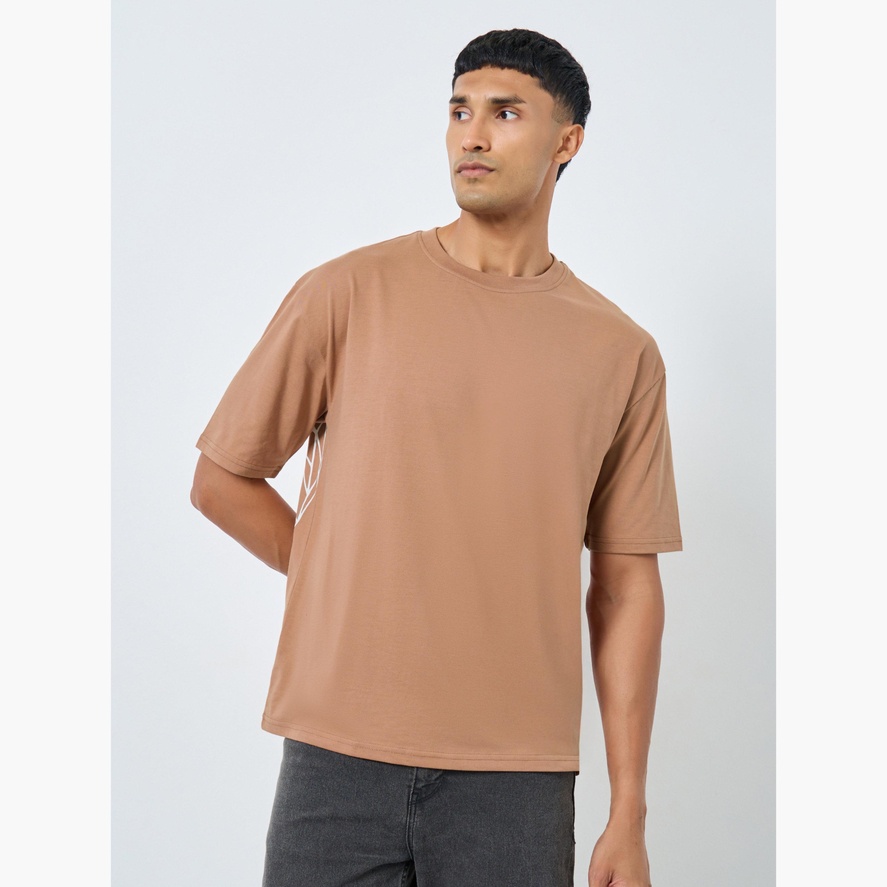 ستايلي - تي شيرت تصميم واسع نقشة نمر من الخلف للرجال-men-clothing-tshirtsandpolos-tshirts-image-1