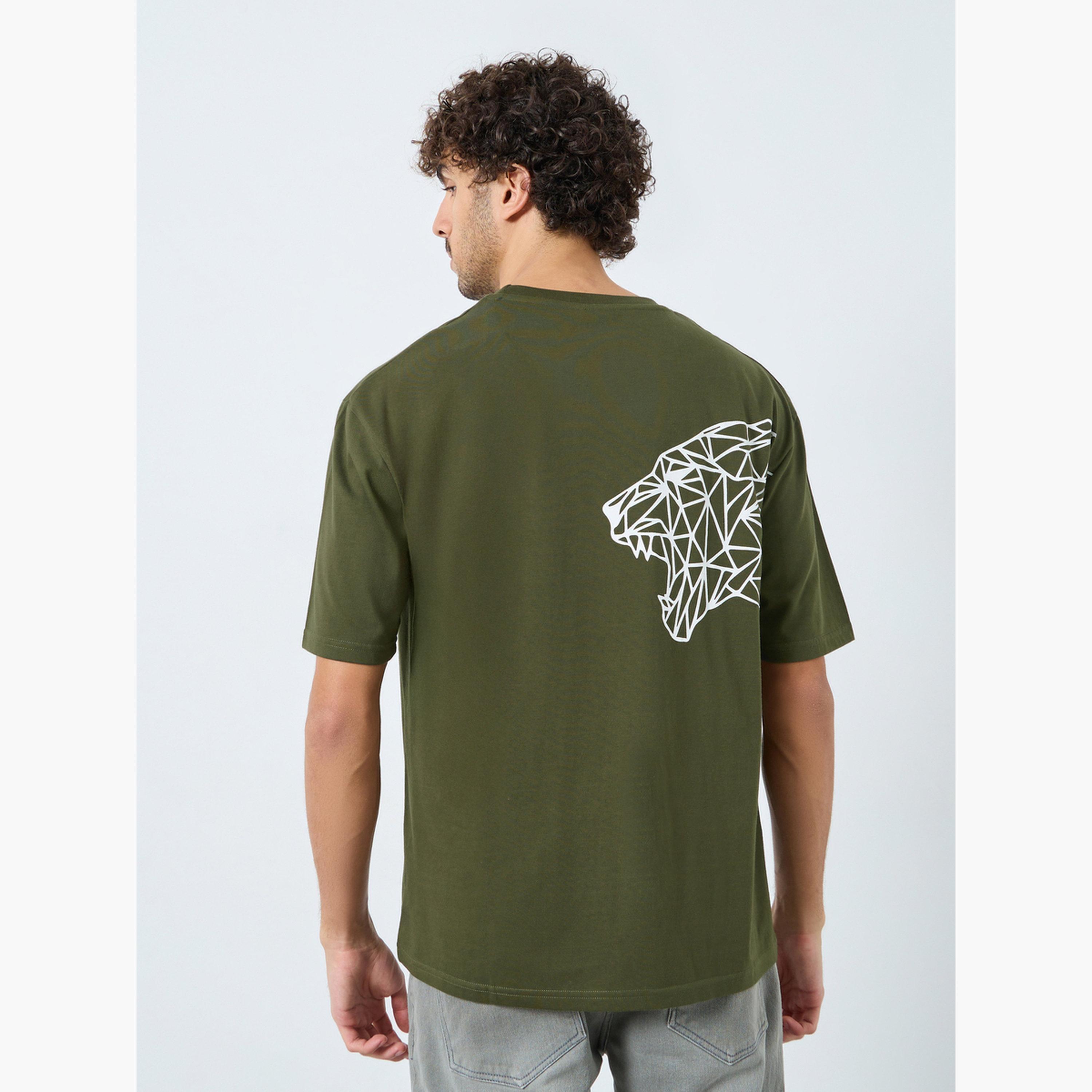 ستايلي - تي شيرت تصميم واسع نقشة نمر من الخلف للرجال-men-clothing-tshirtsandpolos-tshirts-image-4