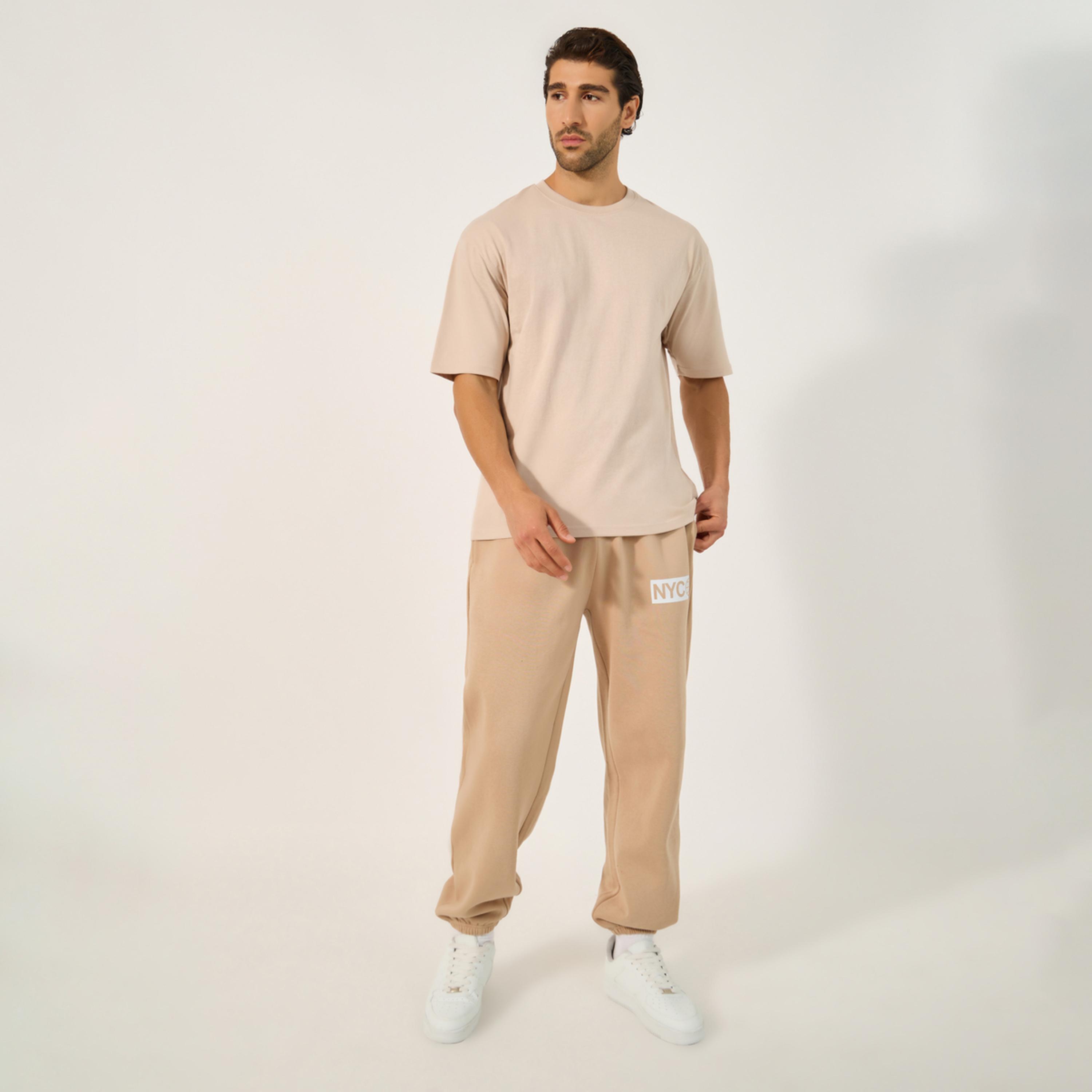 ستايلي - تي شيرت كبير الحجم برقبة دائرية وطبعة جرافيكية-men-clothing-tshirtsandpolos-tshirts-image-2