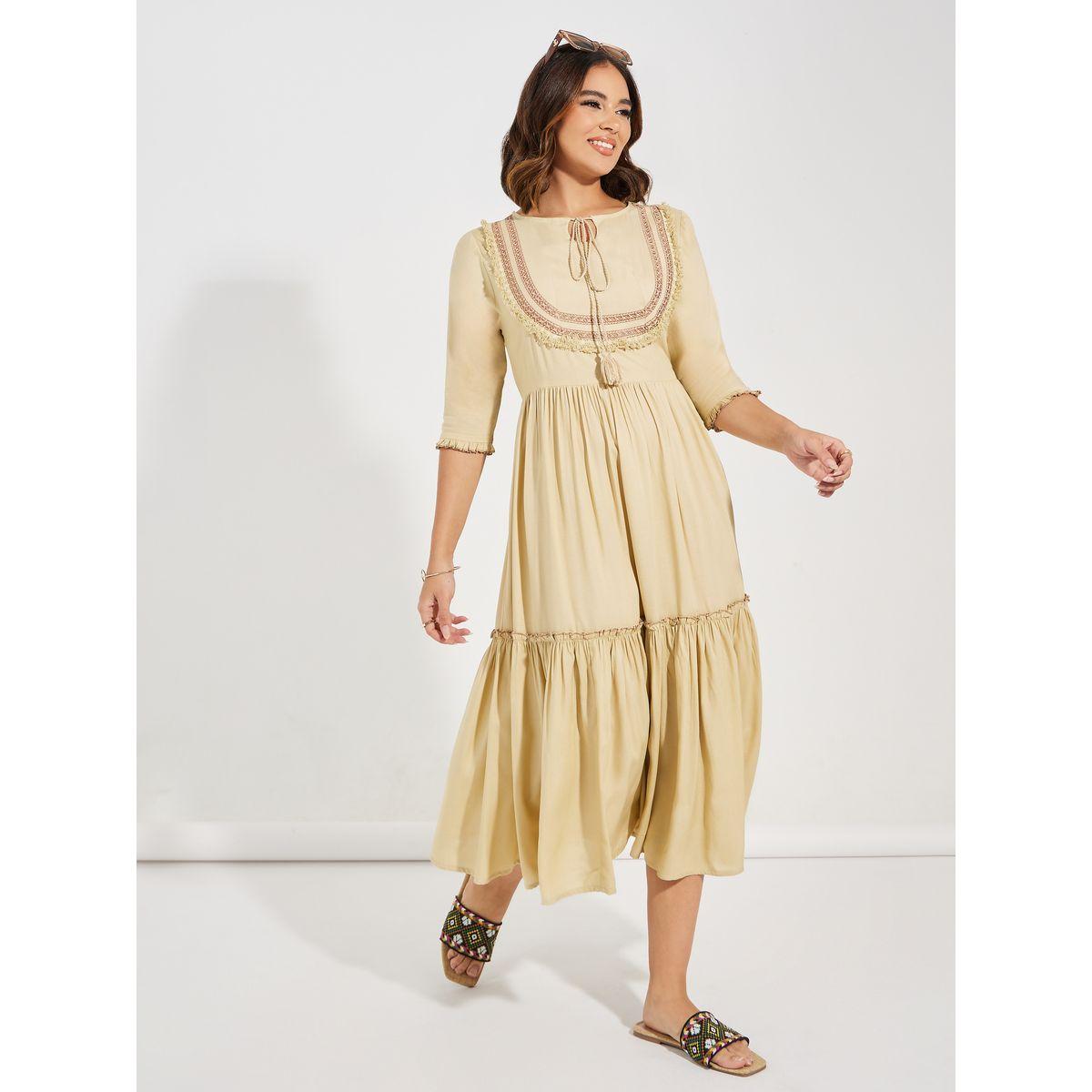 فستان ميدي بتفاصيل مُطرّزة مع ياقة بأربطة-women-clothing-dresses-image-1