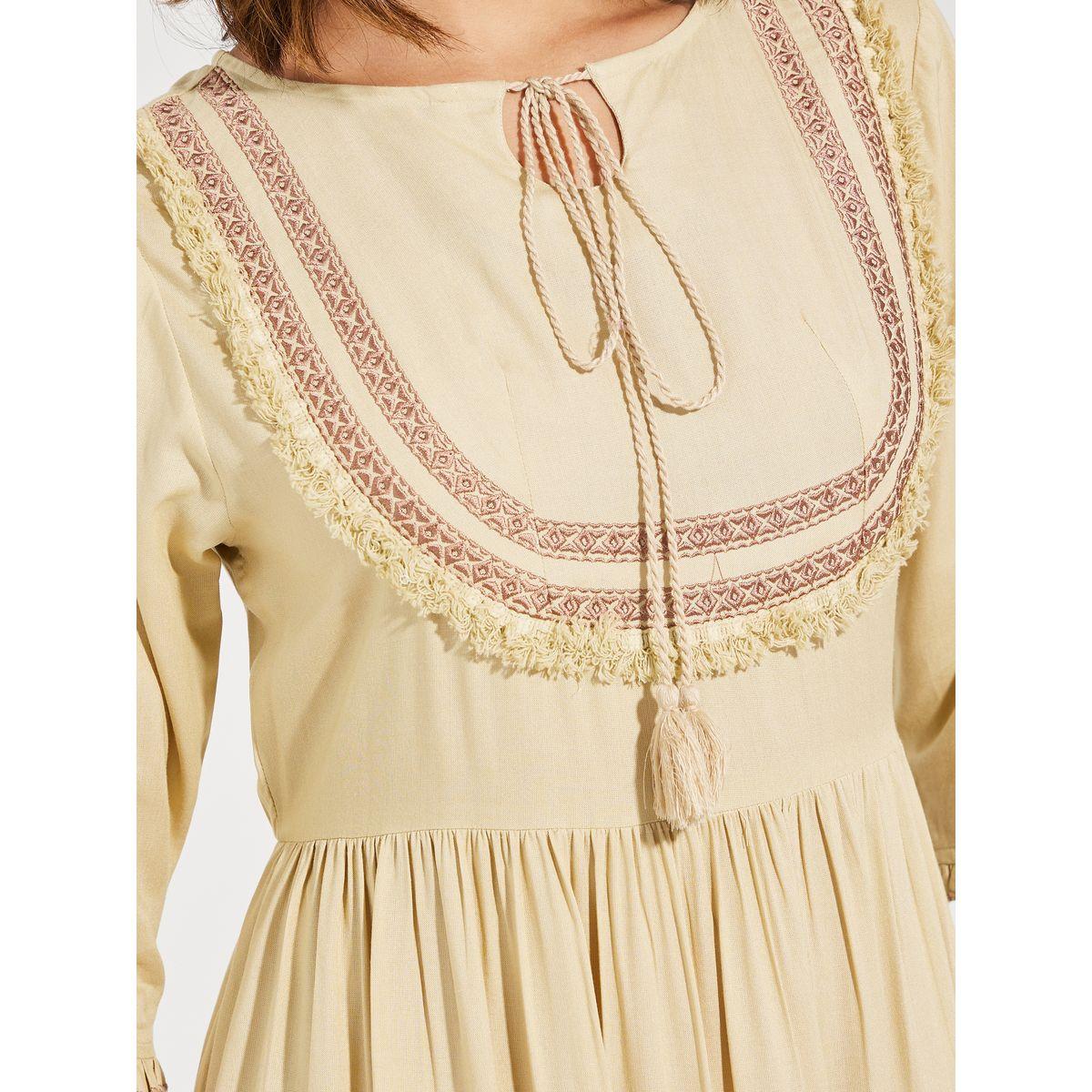 فستان ميدي بتفاصيل مُطرّزة مع ياقة بأربطة-women-clothing-dresses-image-3