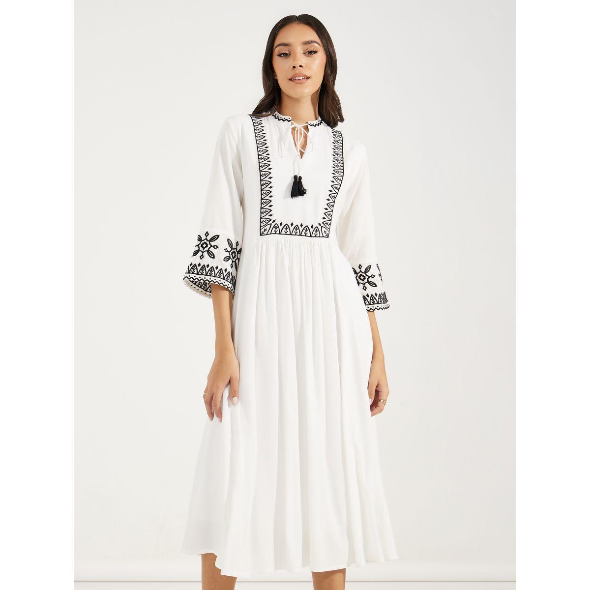 فستان ميدي بتفاصيل مُطرّزة مع ياقة بأربطة-women-clothing-dresses-image-2