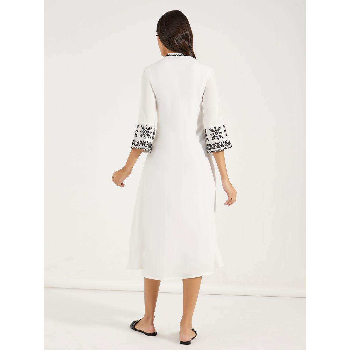 فستان ميدي بتفاصيل مُطرّزة مع ياقة بأربطة-women-clothing-dresses-image-4