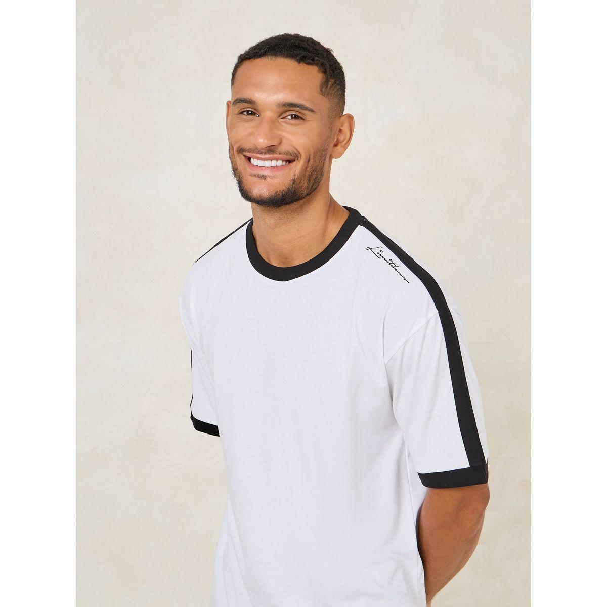 Styli Contrast Shoulder and Print Detail Oversized U Hem T-Shirt-men-clothing-tshirtsandpolos-tshirts-image-1
