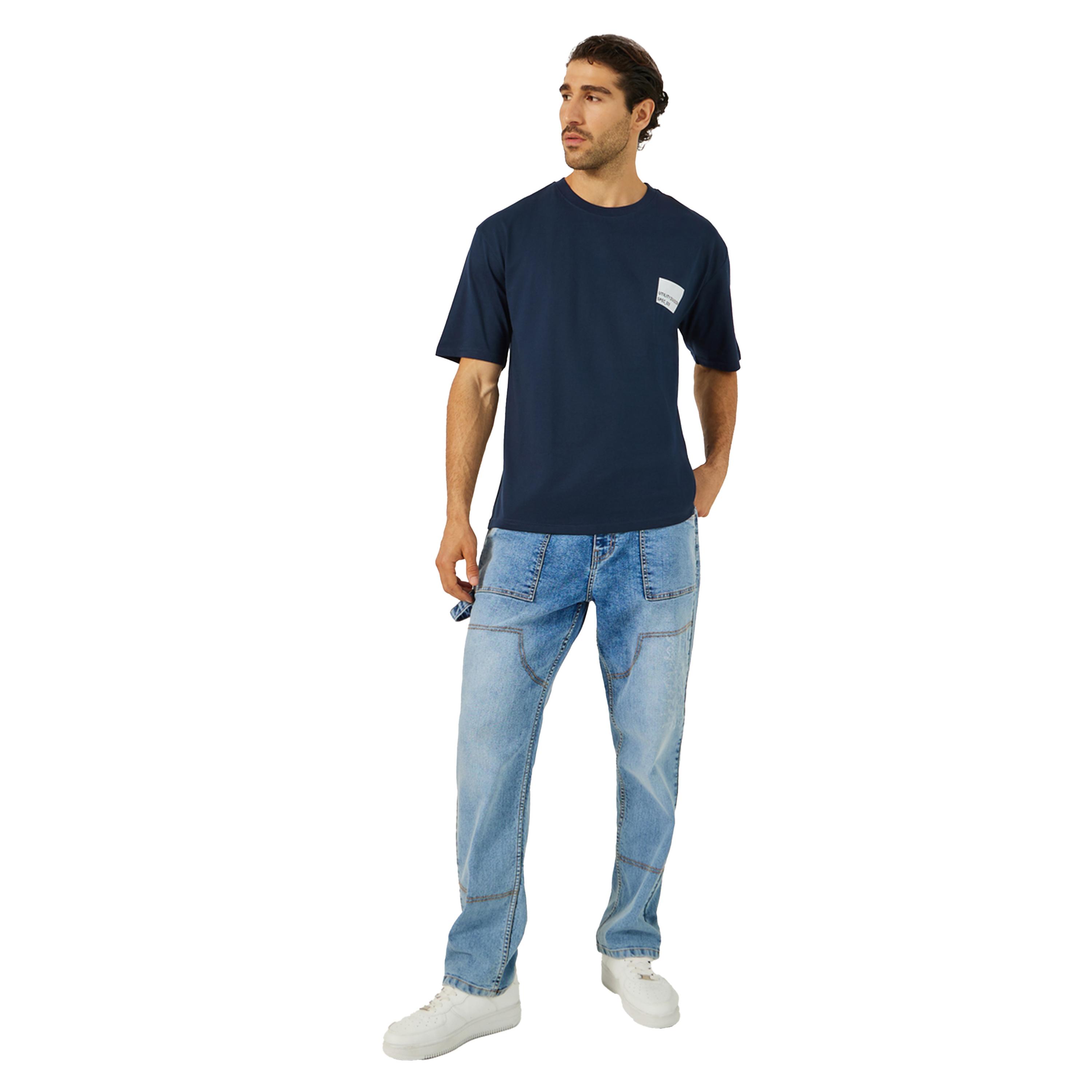 ستايلي - تي شيرت كبير الحجم بطبعة ملصق بسيطة على الصدر-men-clothing-tshirtsandpolos-tshirts-image-2