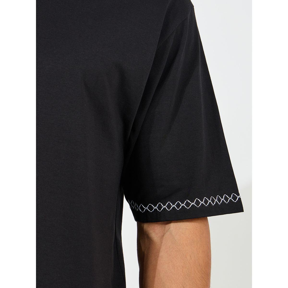تيشيرت قطن فضفاض بتداخلات مُطرّزة-men-clothing-tshirtsandpolos-tshirts-image-3