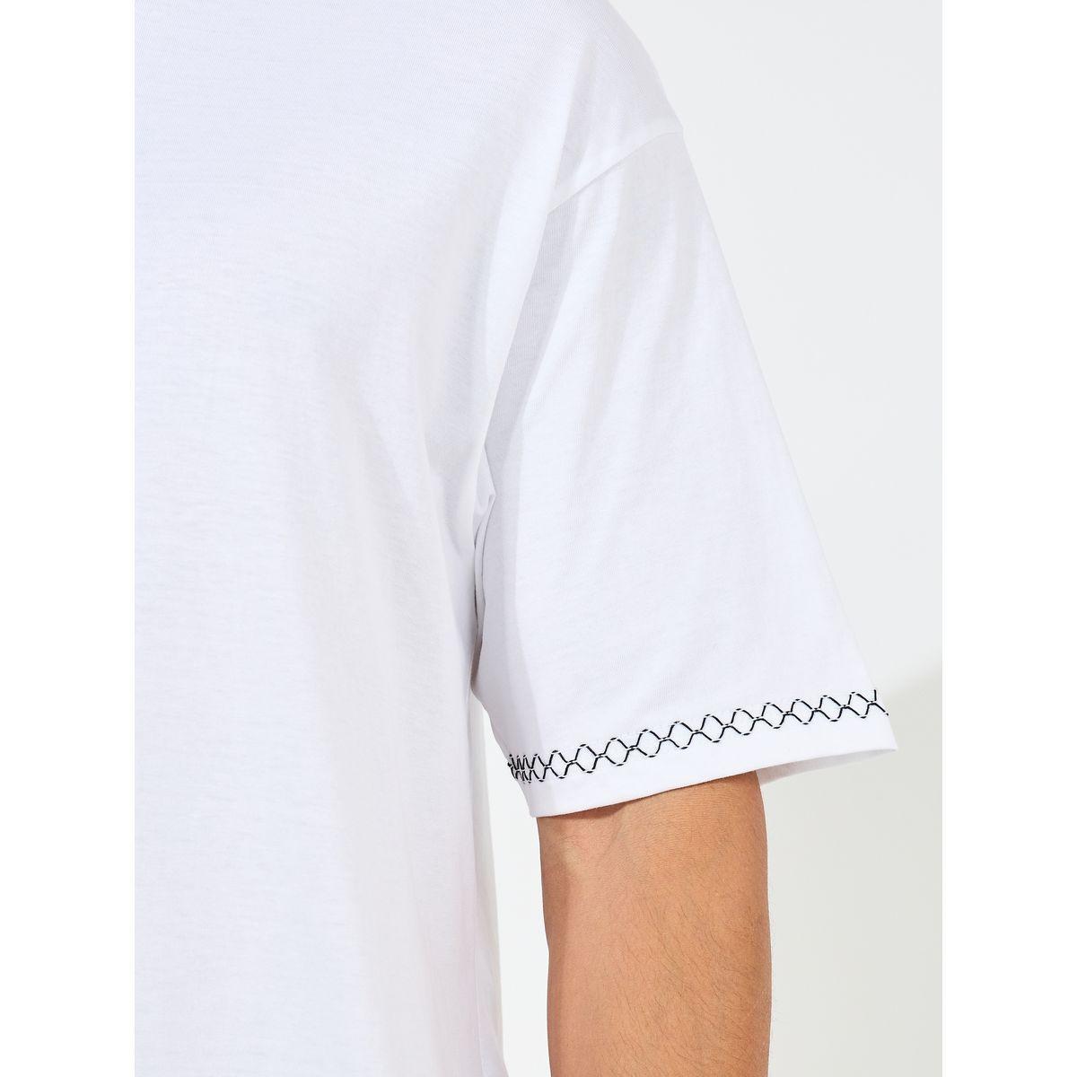 تيشيرت قطن فضفاض بتداخلات مُطرّزة-men-clothing-tshirtsandpolos-tshirts-image-3