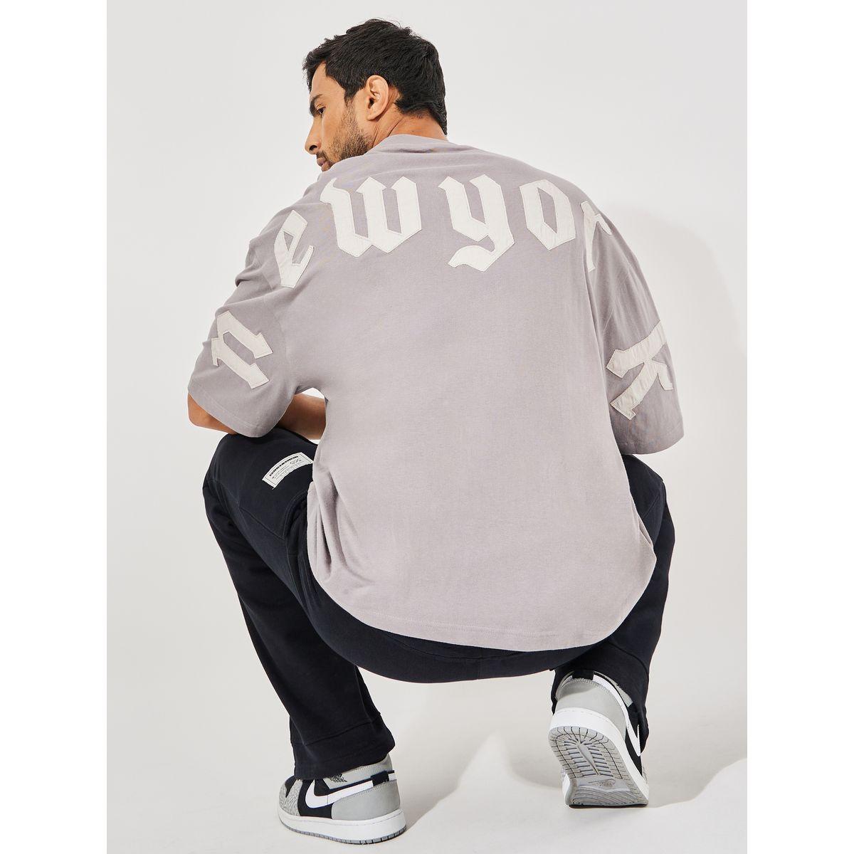 تيشيرت بوكسي مُزخرف بكتابة مع درزات-men-clothing-tshirtsandpolos-tshirts-image-1