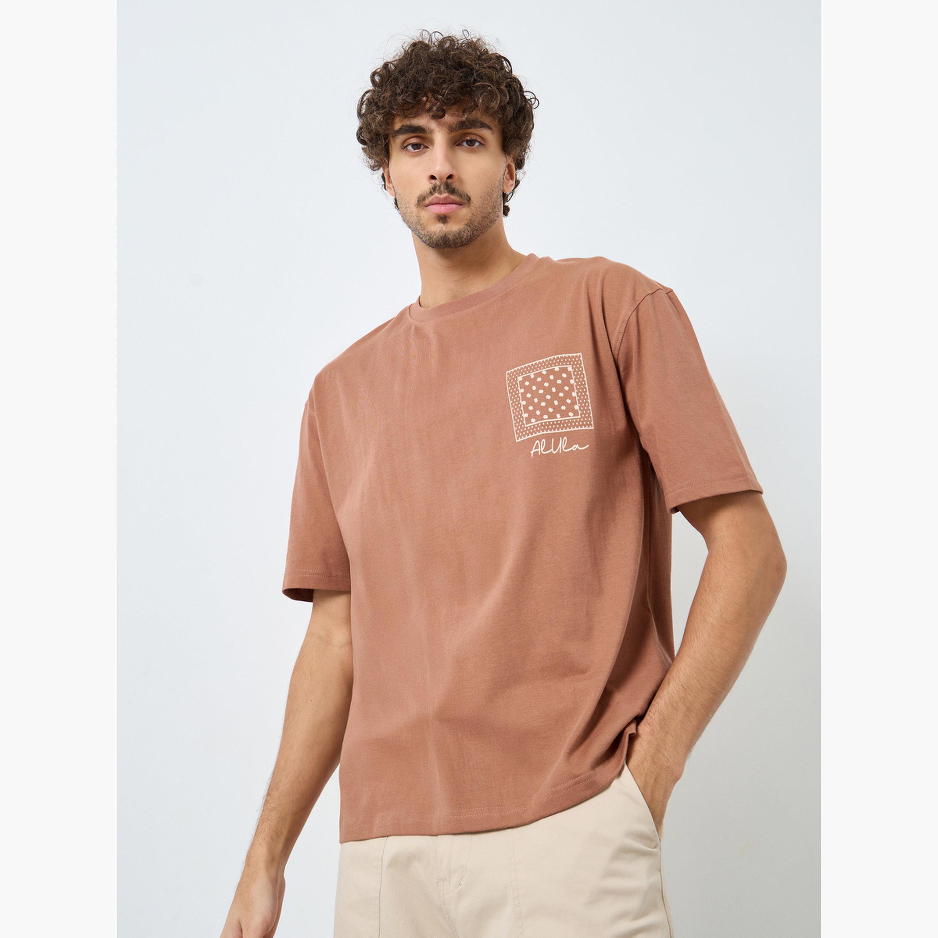 ستايلي - تي شيرت قطني كبير الحجم بطبعة باندانا-men-clothing-tshirtsandpolos-tshirts-image-1