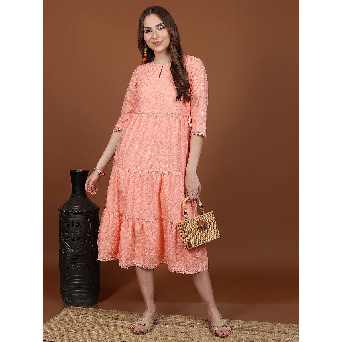 فستان ميدي بتفاصيل مُطرّزة وياقة بشق كيتش × ستايلي-women-clothing-dresses-image-1
