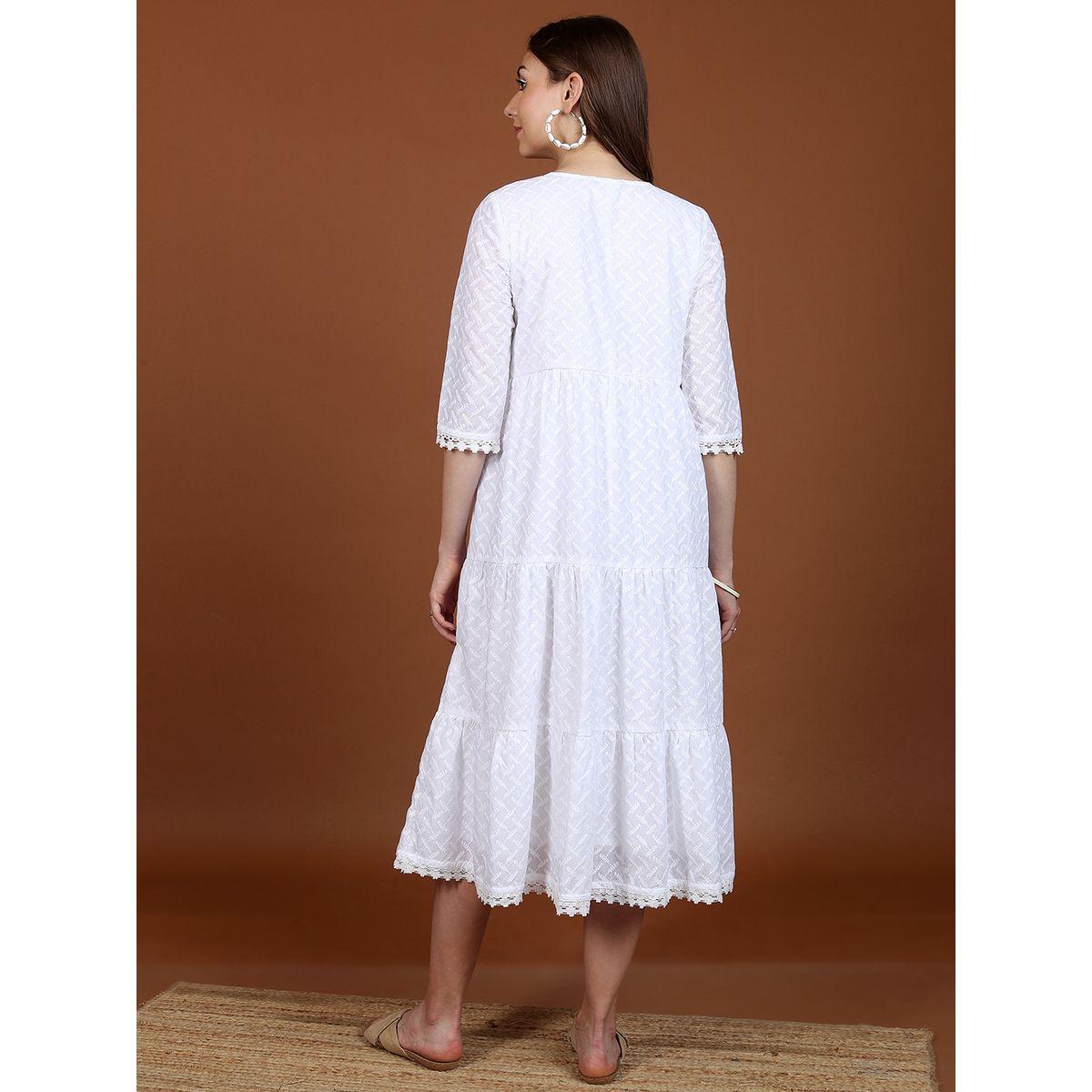 فستان ميدي بتفاصيل مُطرّزة وياقة بشق كيتش × ستايلي-women-clothing-dresses-image-2