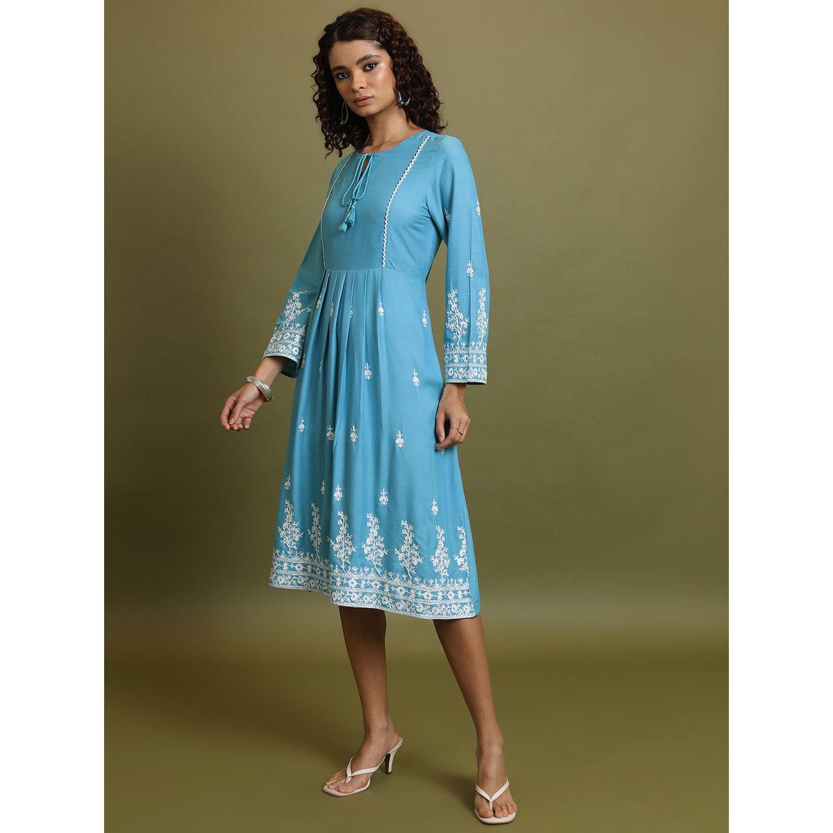 فستان ميدي مُطرّز بزهور مع ياقة بأربطة فيشود × ستايلي-women-clothing-dresses-image-4